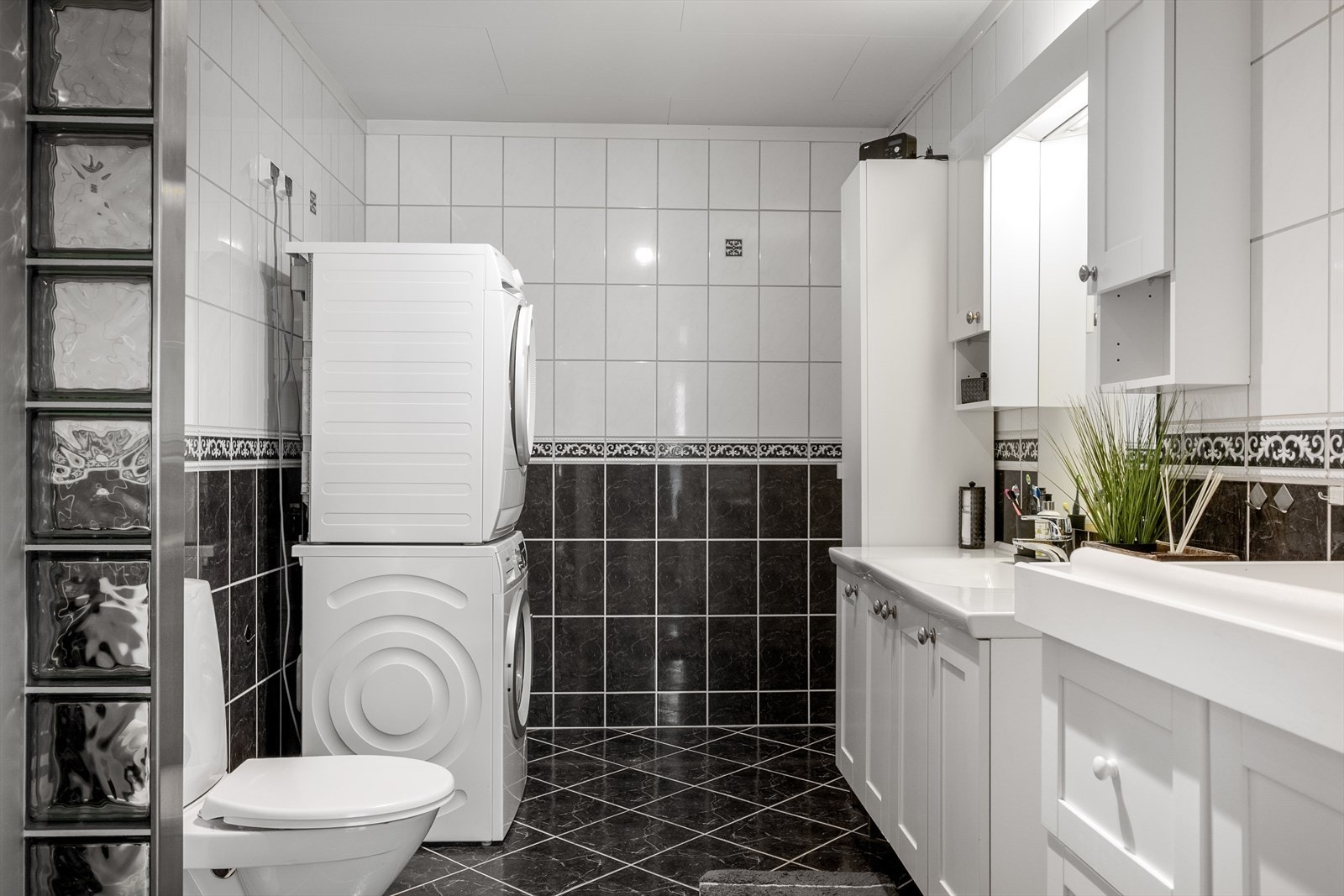 Her har man også opplegg for vaskemaskin og tørketrommel. Galleribilde