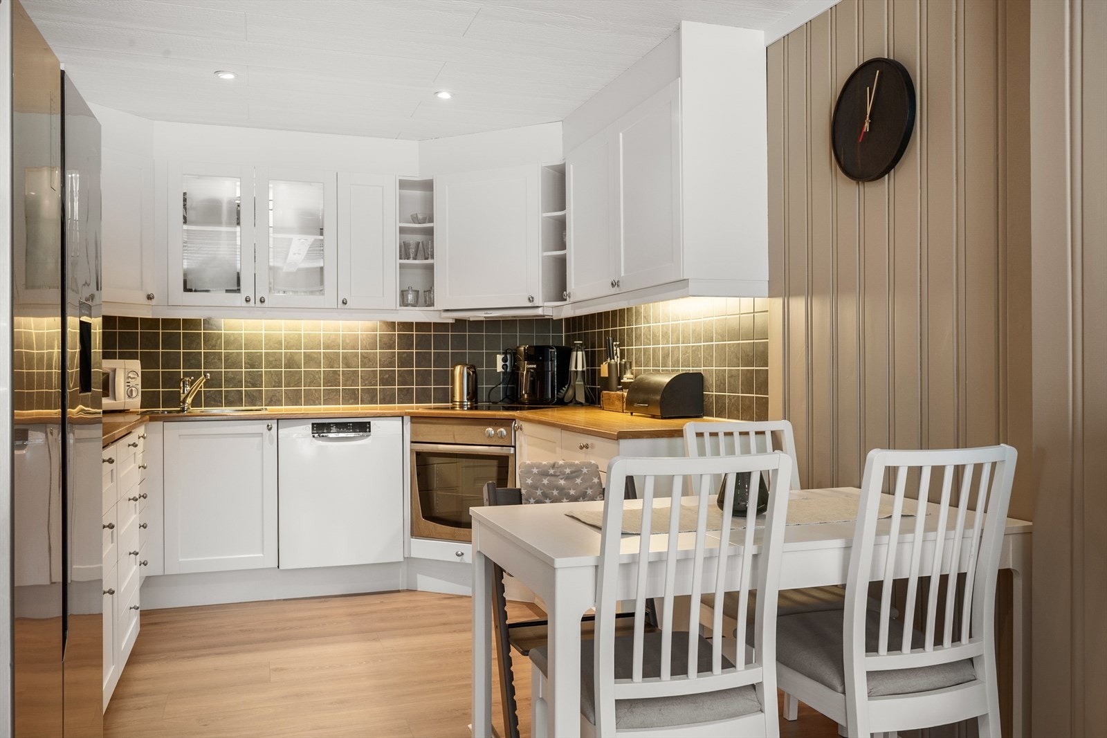 Her har man også plass til et kjøkkenbord. Galleribilde