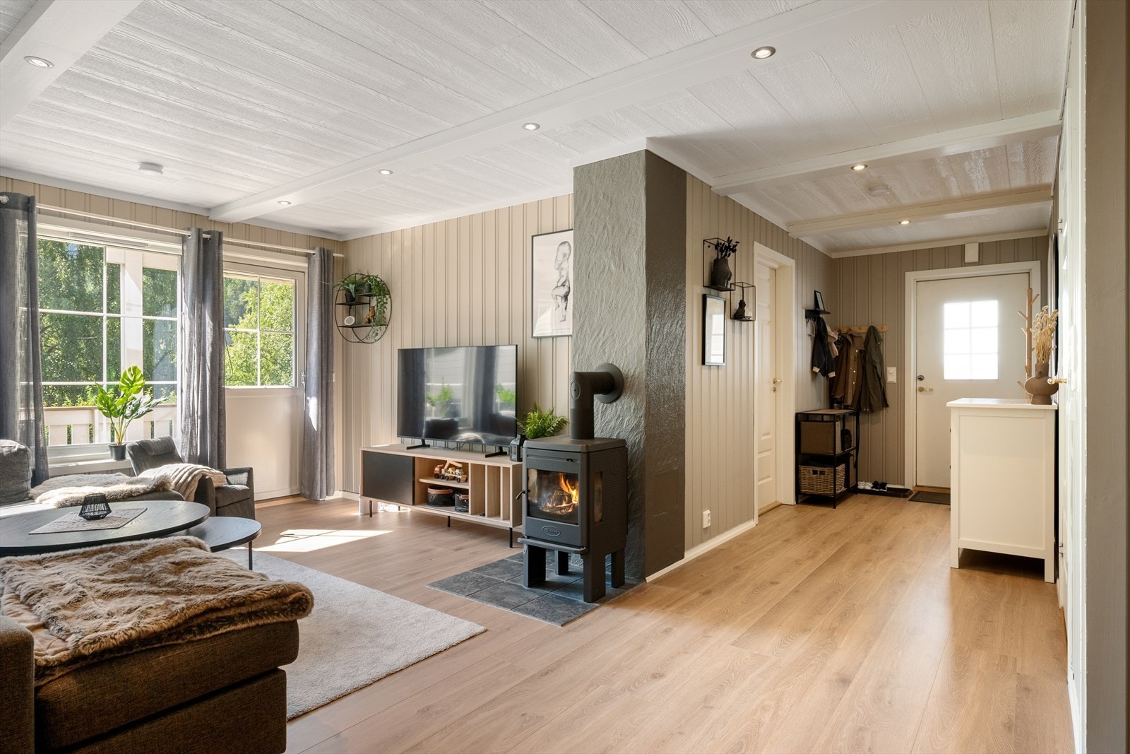 I leiligheten er det åpen løsning, som gir en god romfølelse. Galleribilde