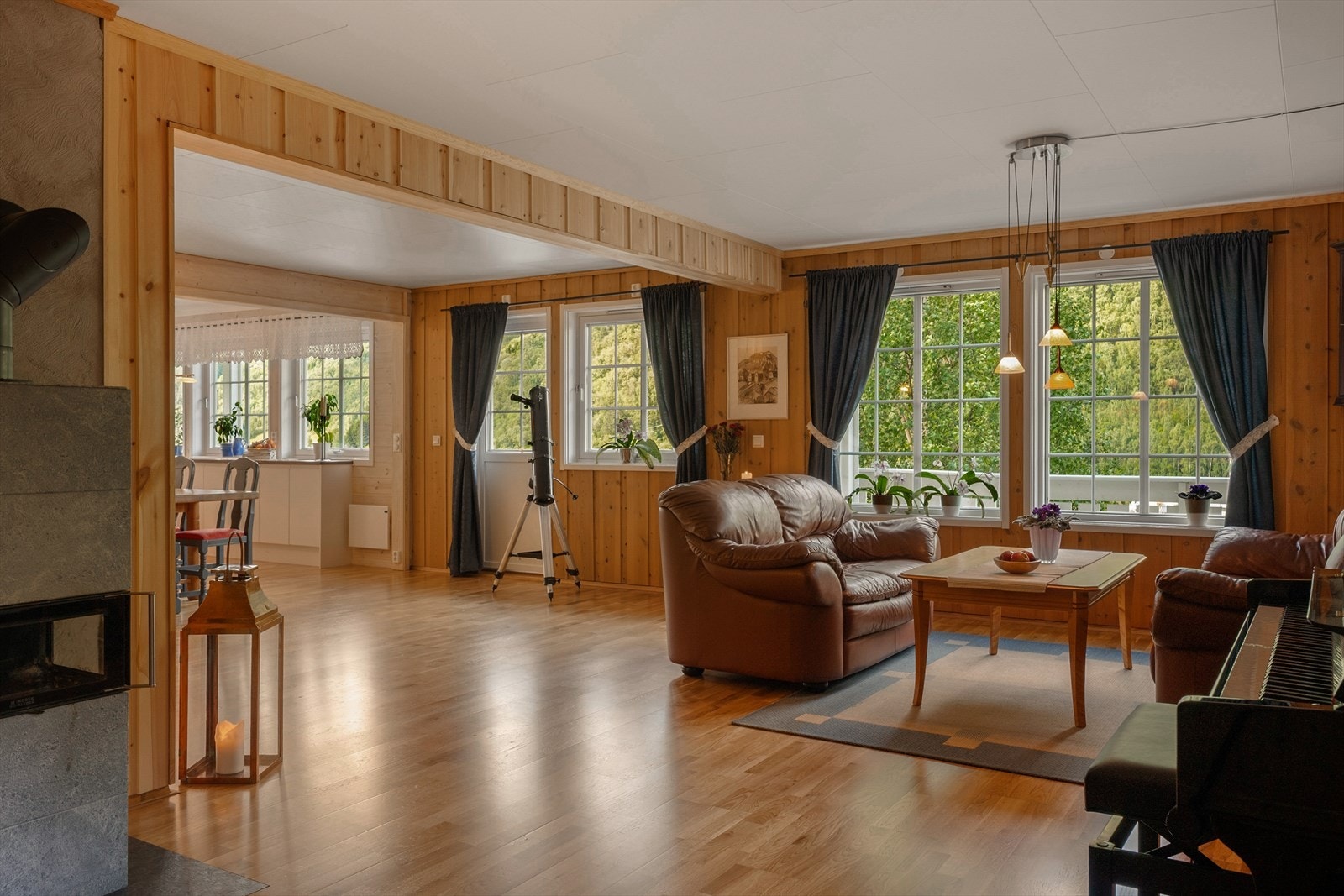 Stue og kjøkken ligger i åpen løsning. Galleribilde