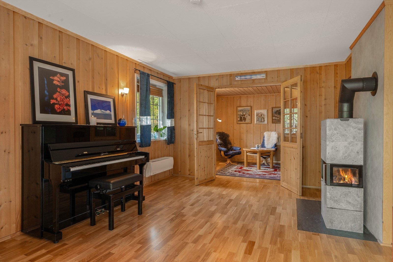 Boligen har også en stue 2 som kan lukkes - Kleberovn og varmepumpe sørger for god og jevn temperatur. Galleribilde