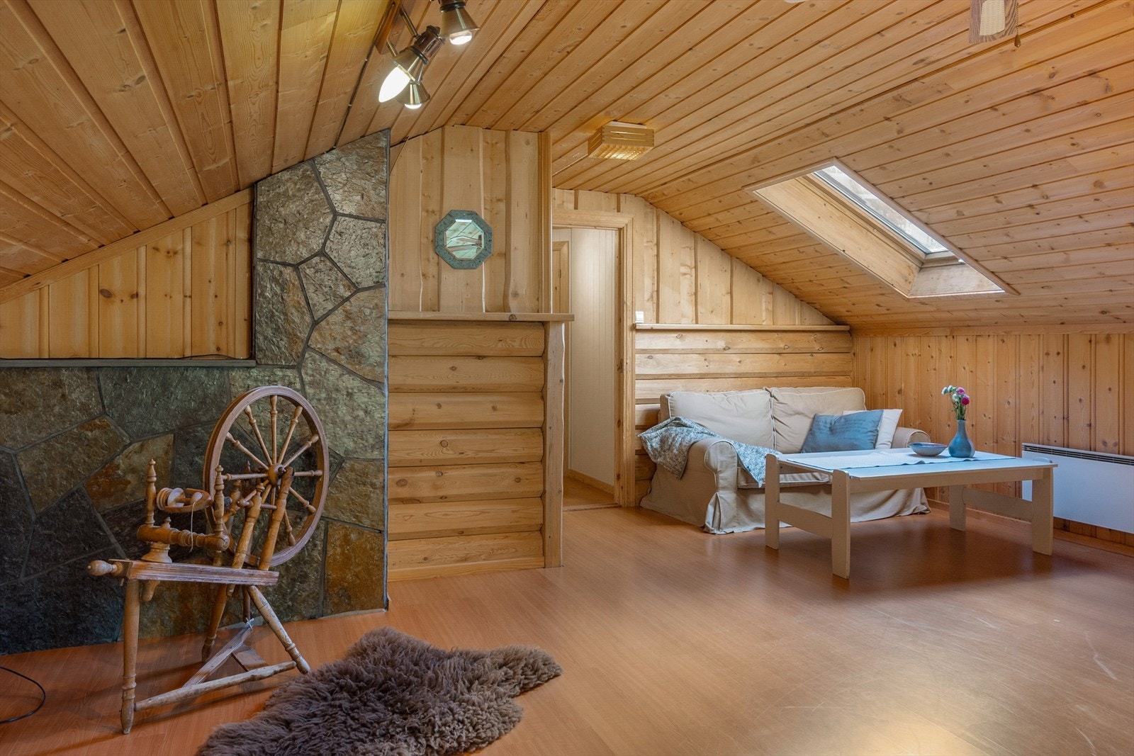 Her kan man trekke seg tilbake, eller være et sted for ungdommen eller gjester. Galleribilde