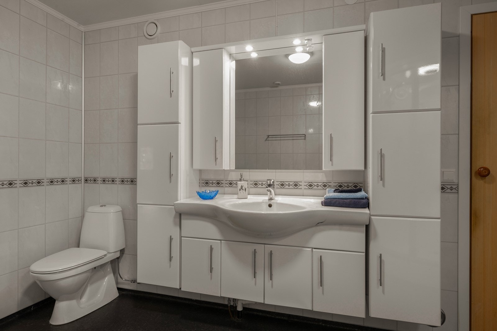 Innredningen har godt med oppbevaringsplass. Galleribilde