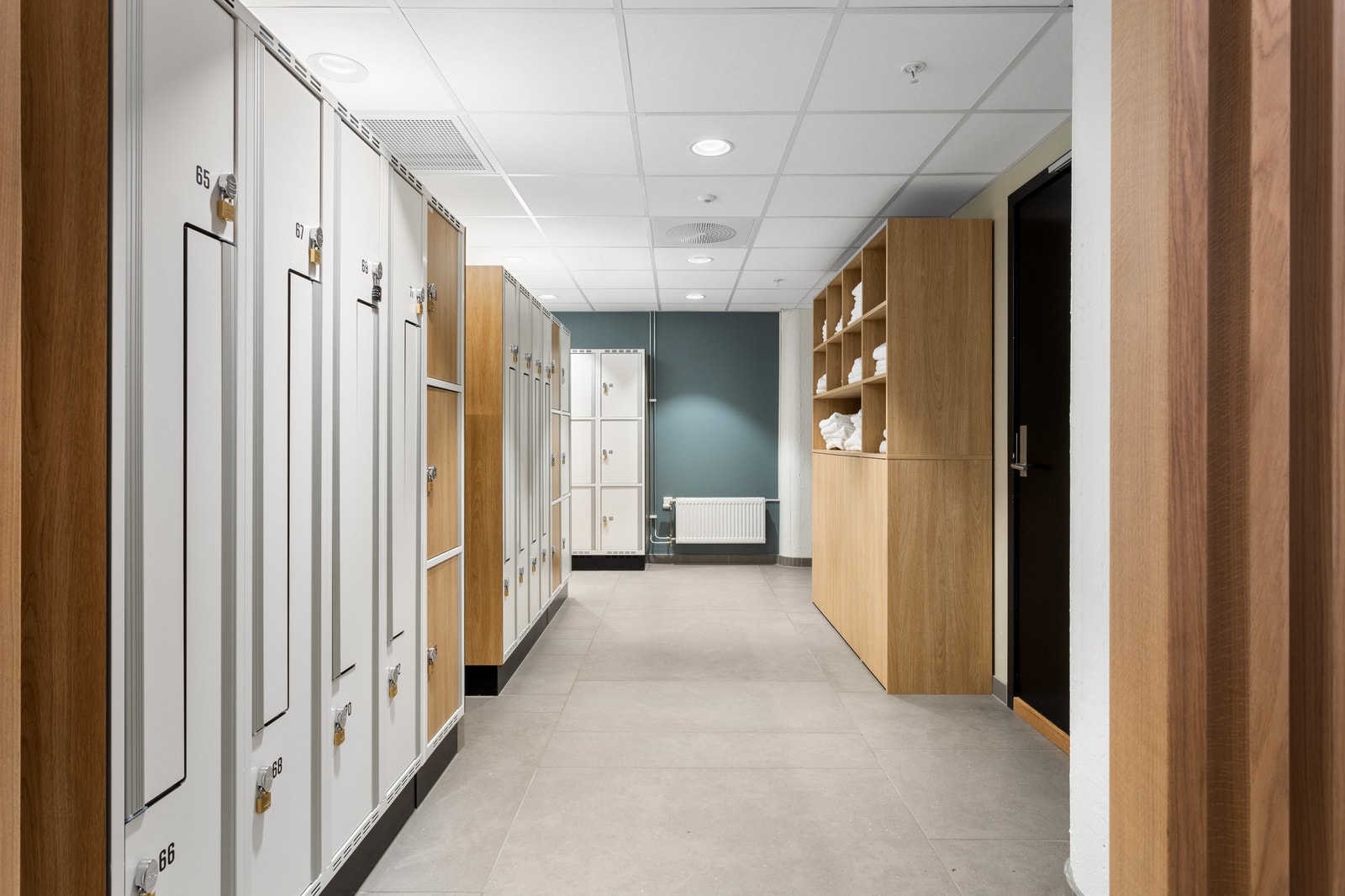 Garderober m. dusj Galleribilde