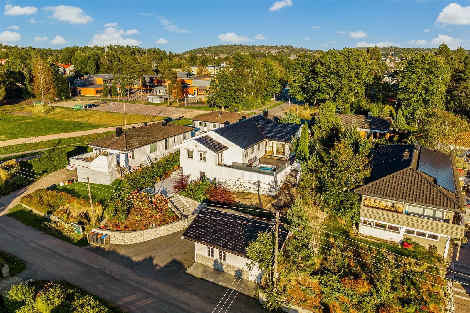 Lys og luftig beliggenhet med sol fra morgen til kveld. Galleribilde