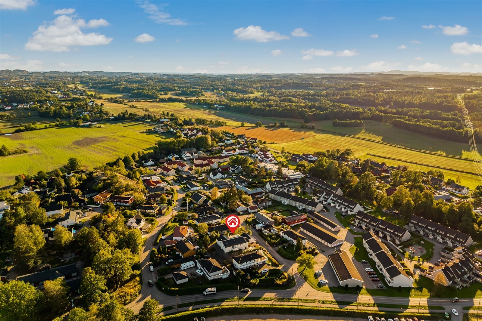 Flotte turområder i Marumskogen mot sørvest - perfekt for deg som liker å starte dagen med frisk luft, eller avslutte den med en rolig kveldstur i naturskjønne omgivelser. Galleribilde