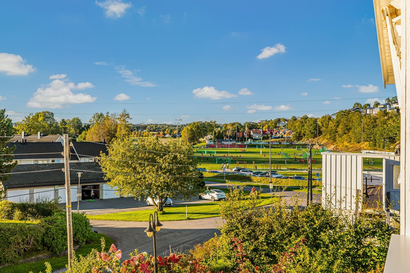 Barnevennlig beliggenhet rett ved Virik Idrettspark. Her har du To 11-er baner med kunstgress
En 7-er bane med kunstgress. Hinderløype og frisbeegolfbane. Galleribilde