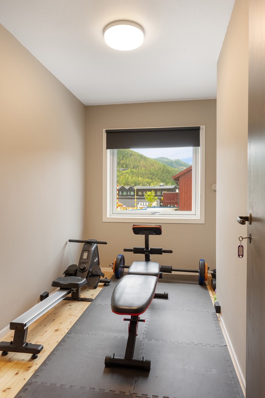 Soverom 4 er i dag innredet med treningsapparater. Galleribilde
