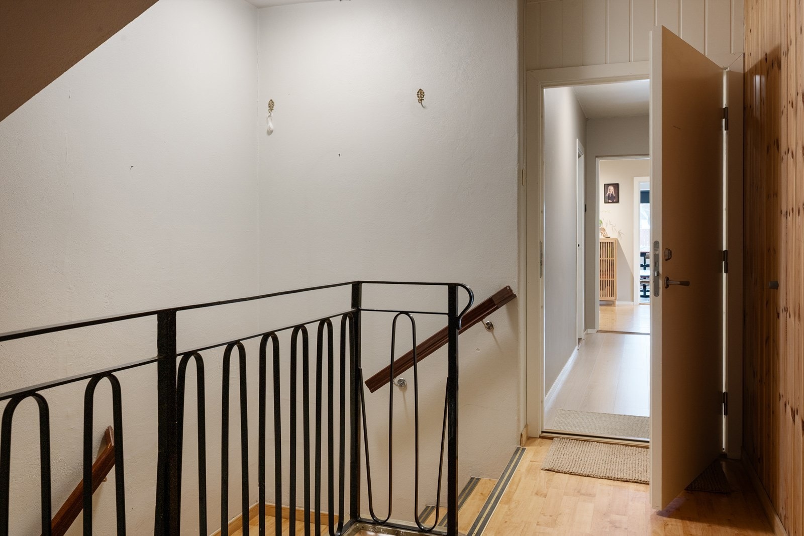 Bygget har felles inngang og trapperom. Galleribilde