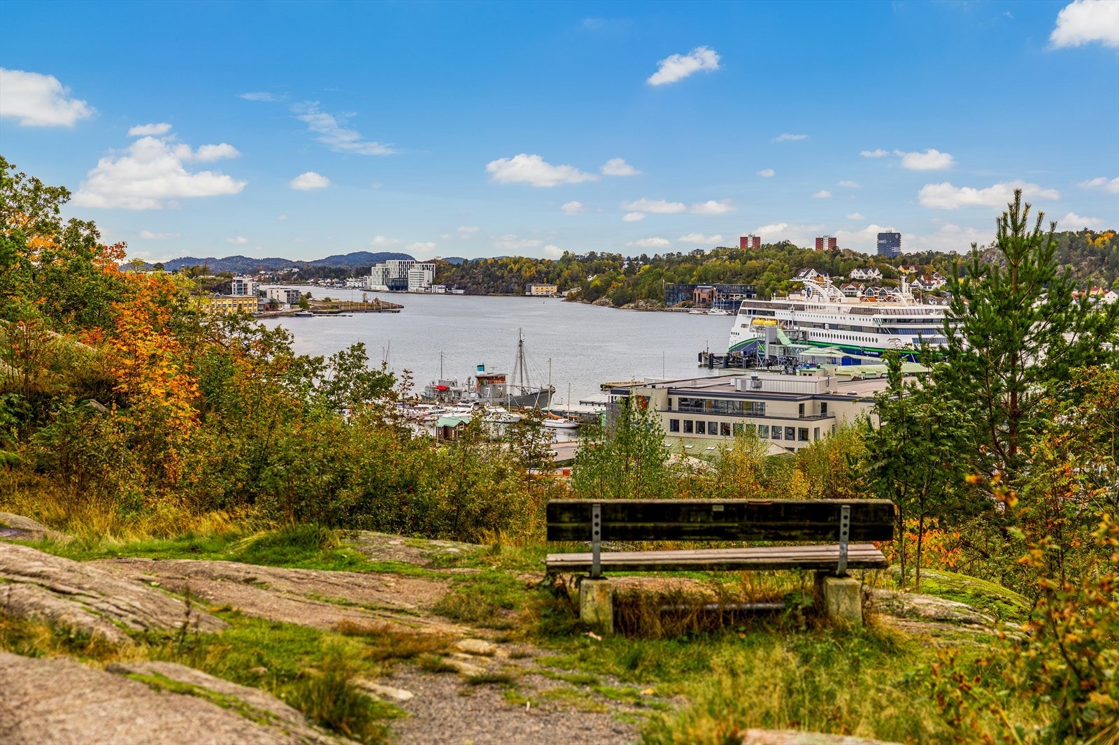 Nærområde - utsikt over indre havn Galleribilde