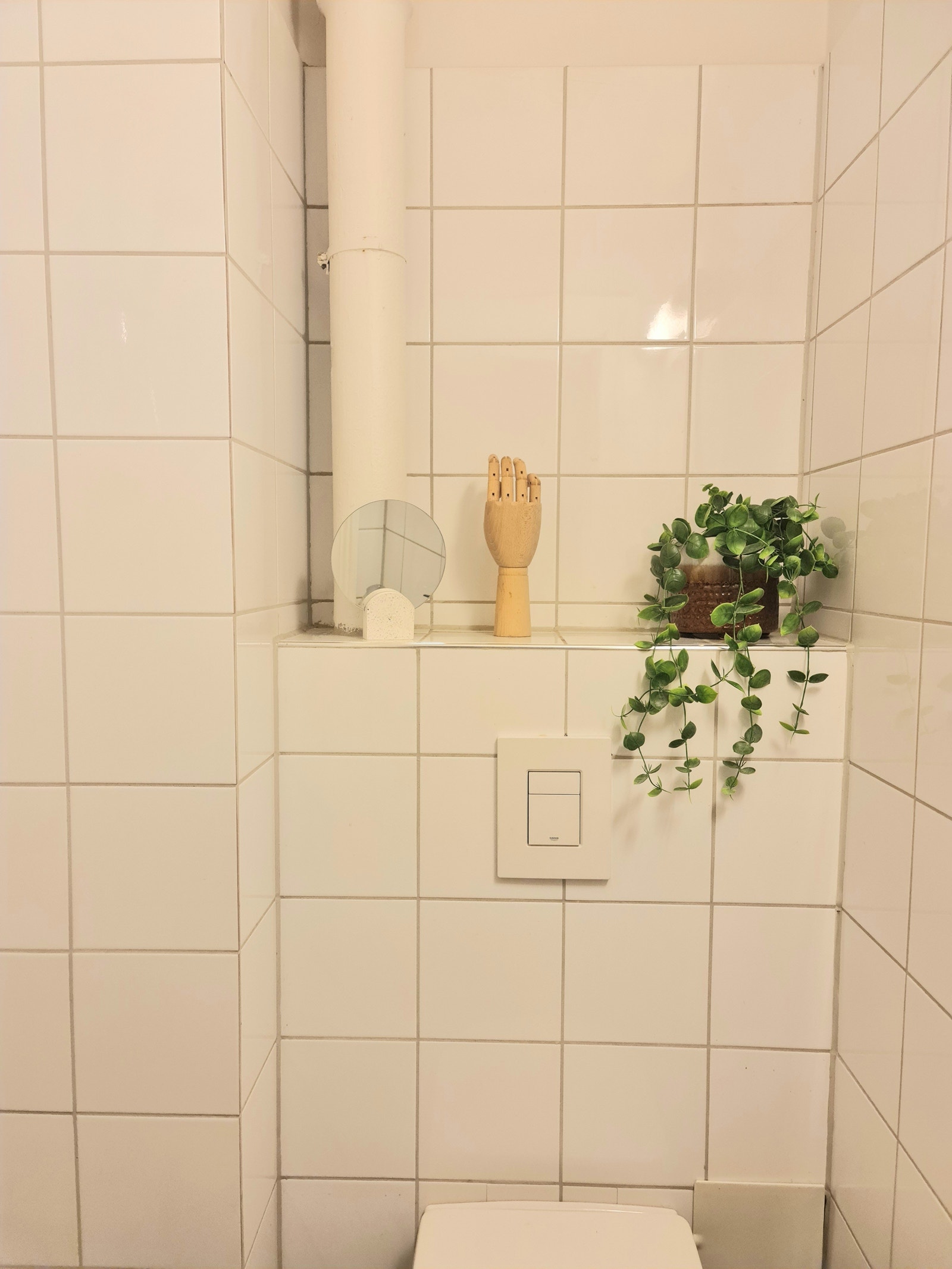 Vegghengt toalett Galleribilde