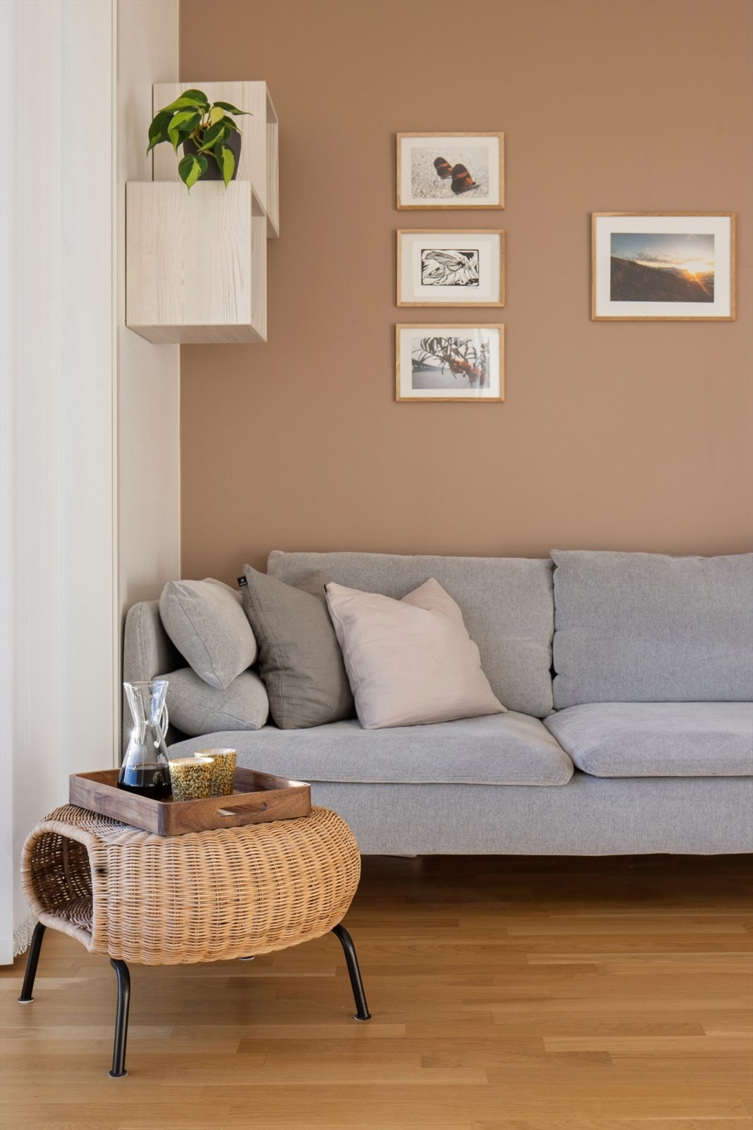 Selger opplyser at noen av møbler og vaskemaskin/tørketrommel kan overtas etter nærmere avtale. Galleribilde