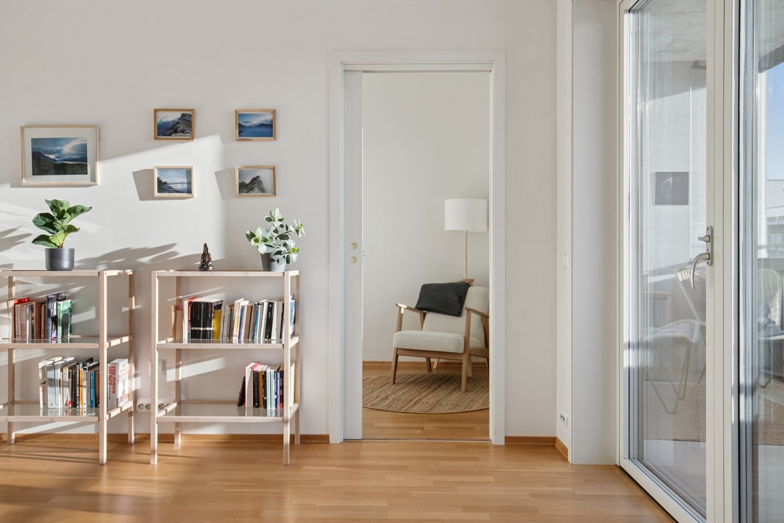 Skyvedør for ekstra arealbesparelse. Galleribilde