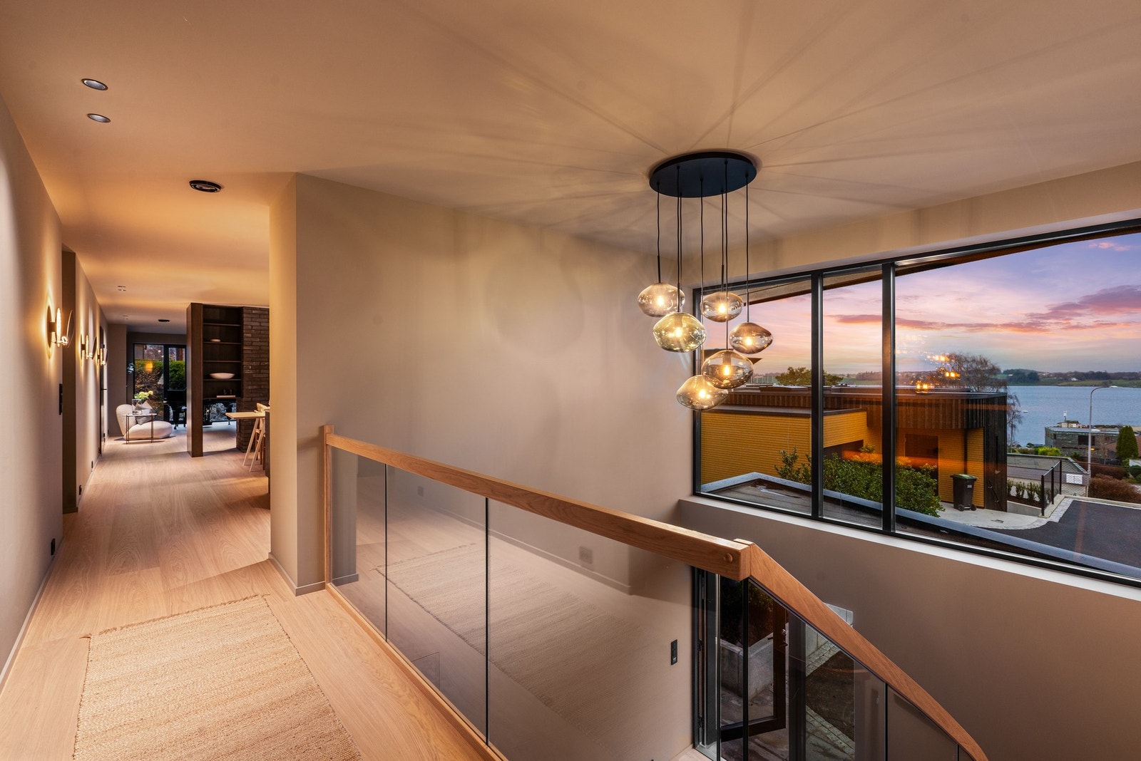 Trappegang i skumring. Galleribilde