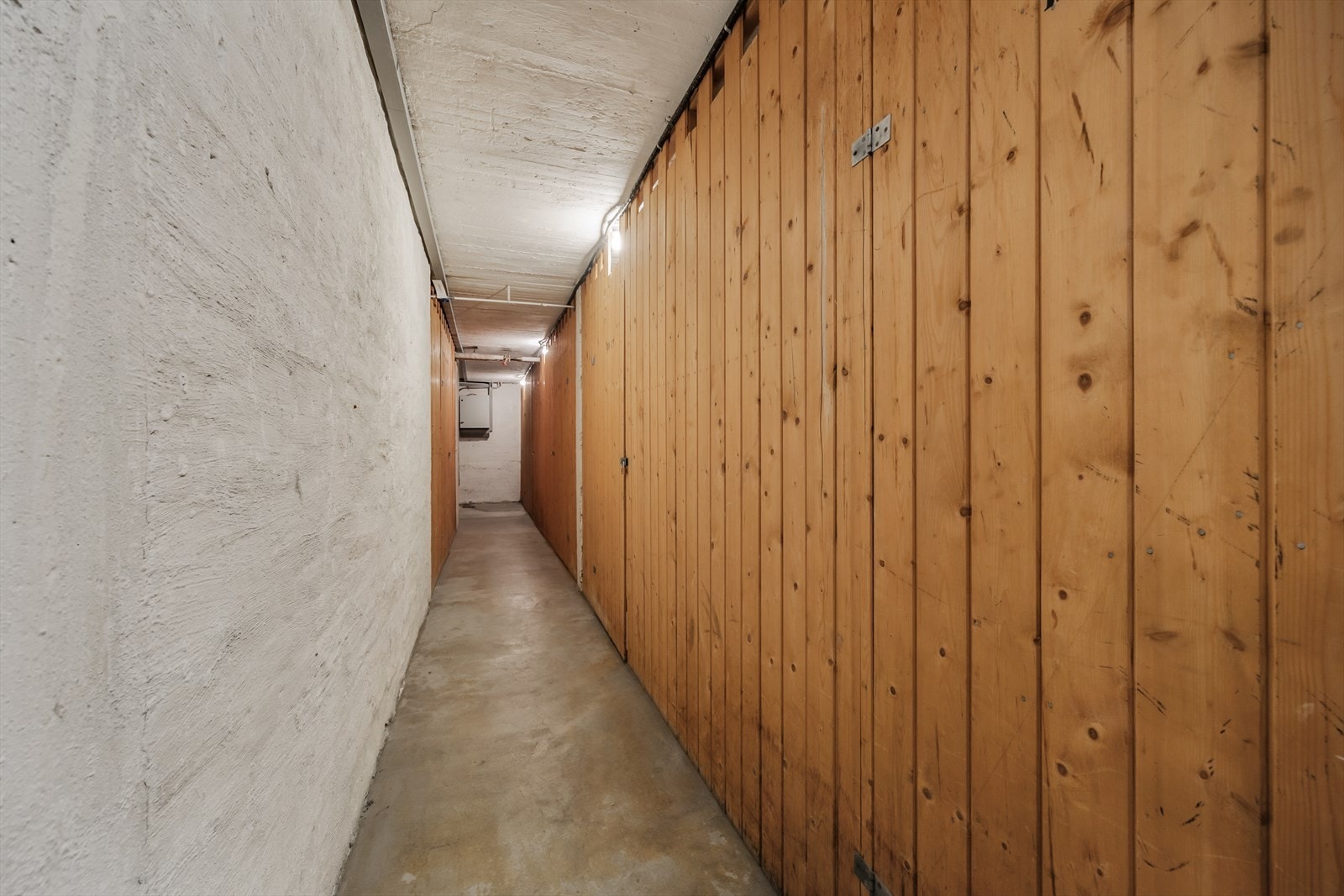 Leiligheten disponerer en kjellerbod på 5 m² og en loftsbod på 6 m². Galleribilde