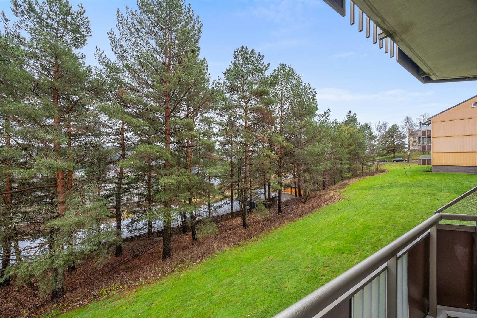 Området byr på nærhet til skog og mark, med gode turmuligheter rett utenfor døren. Galleribilde