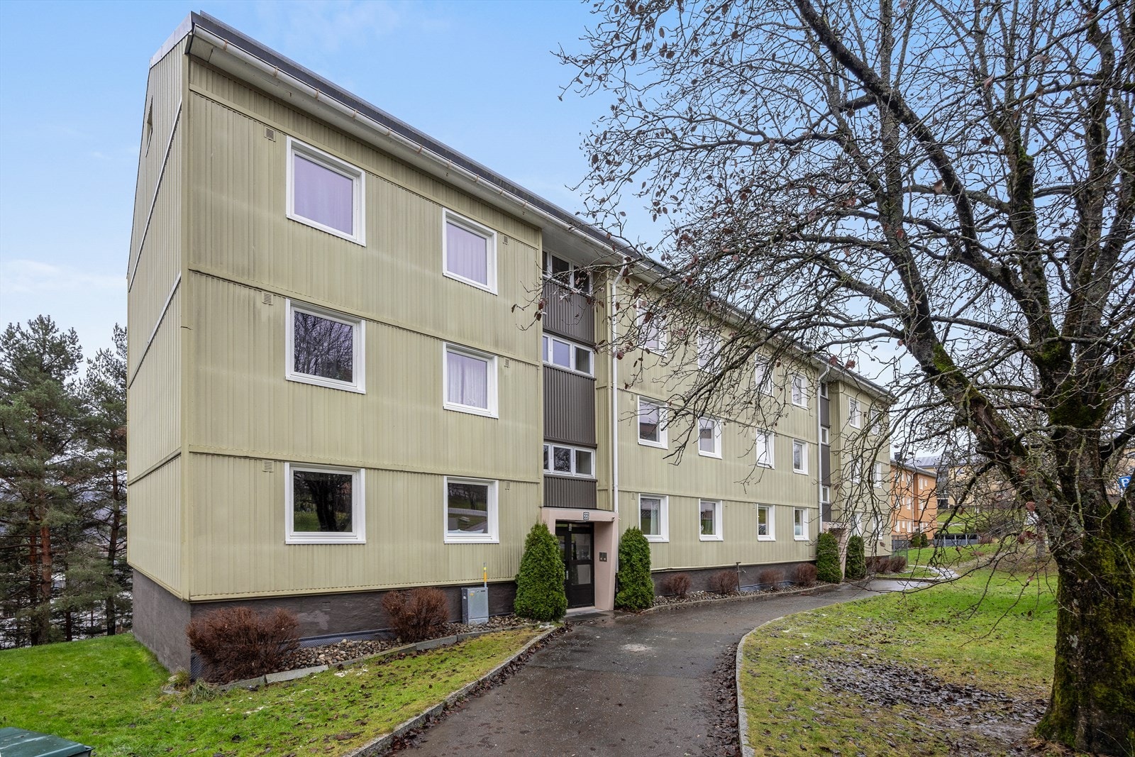 Eiendommen er en del av et veletablert borettslag med velholdte fellesområder. Galleribilde