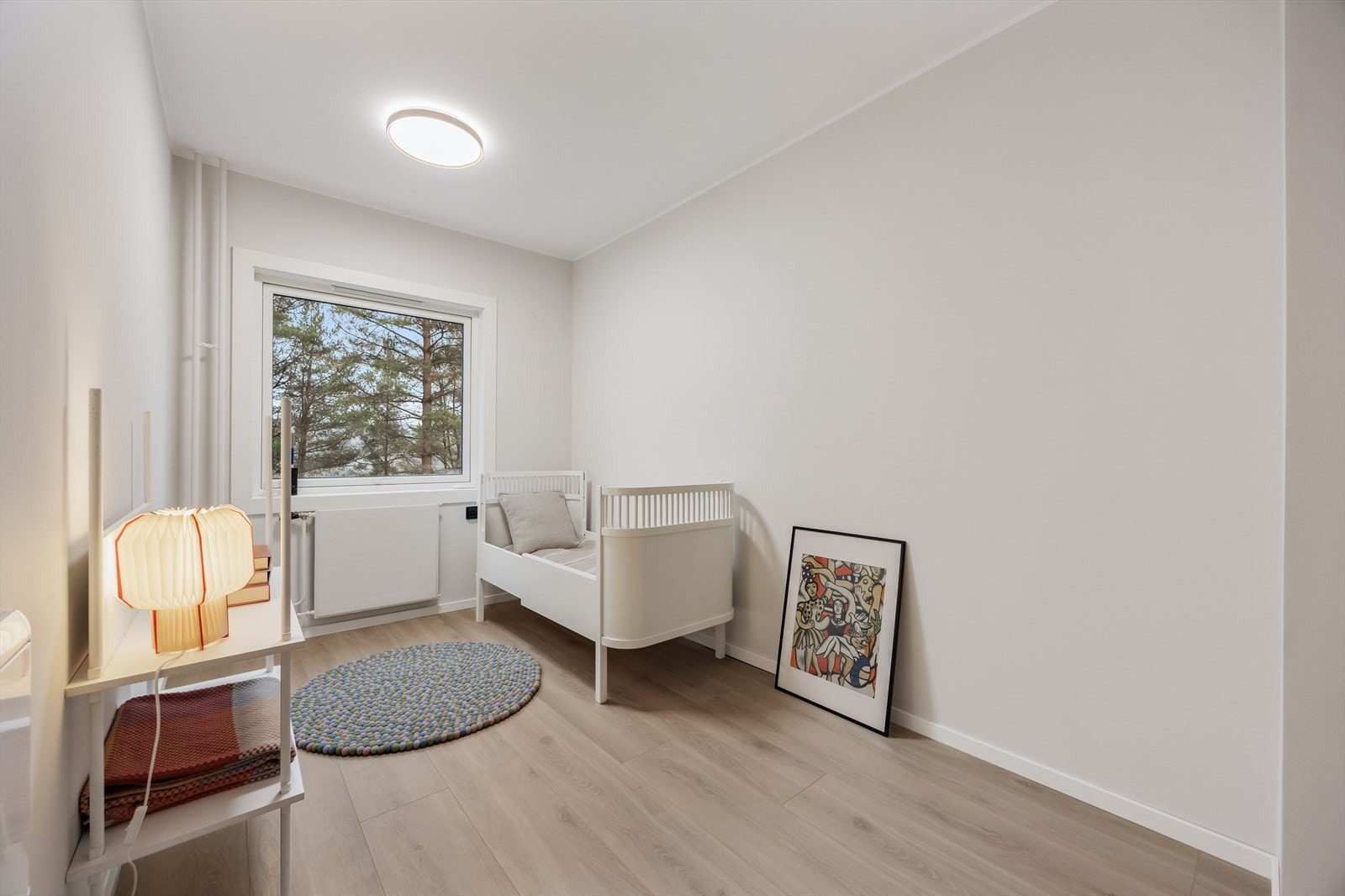 Det tredje soverommet gir ytterligere fleksibilitet for en voksende familie eller hjemmekontor. Galleribilde