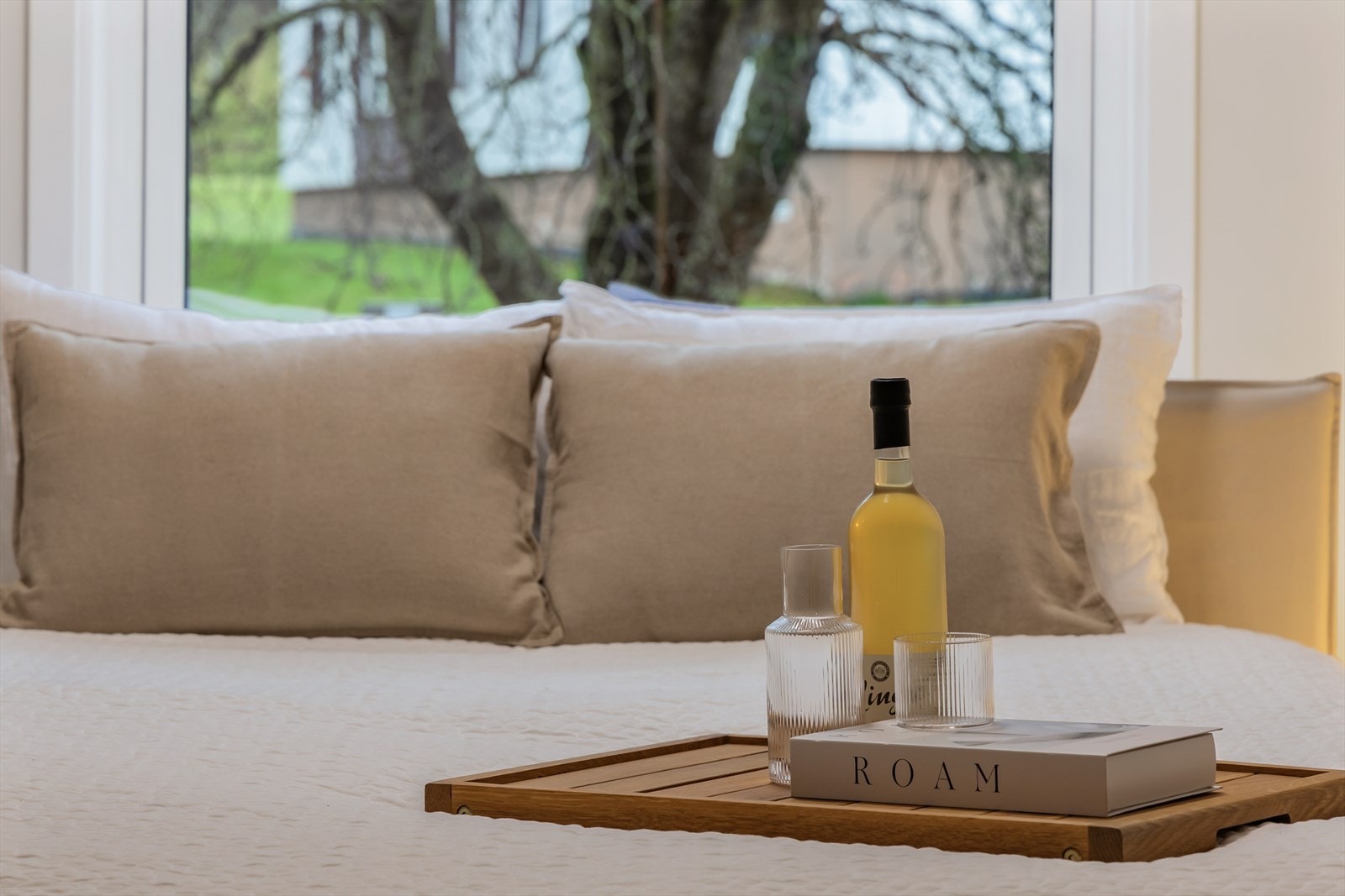 Alle soverom har nyere isolerglassvinduer fra 2020 som slipper inn godt med dagslys. Galleribilde