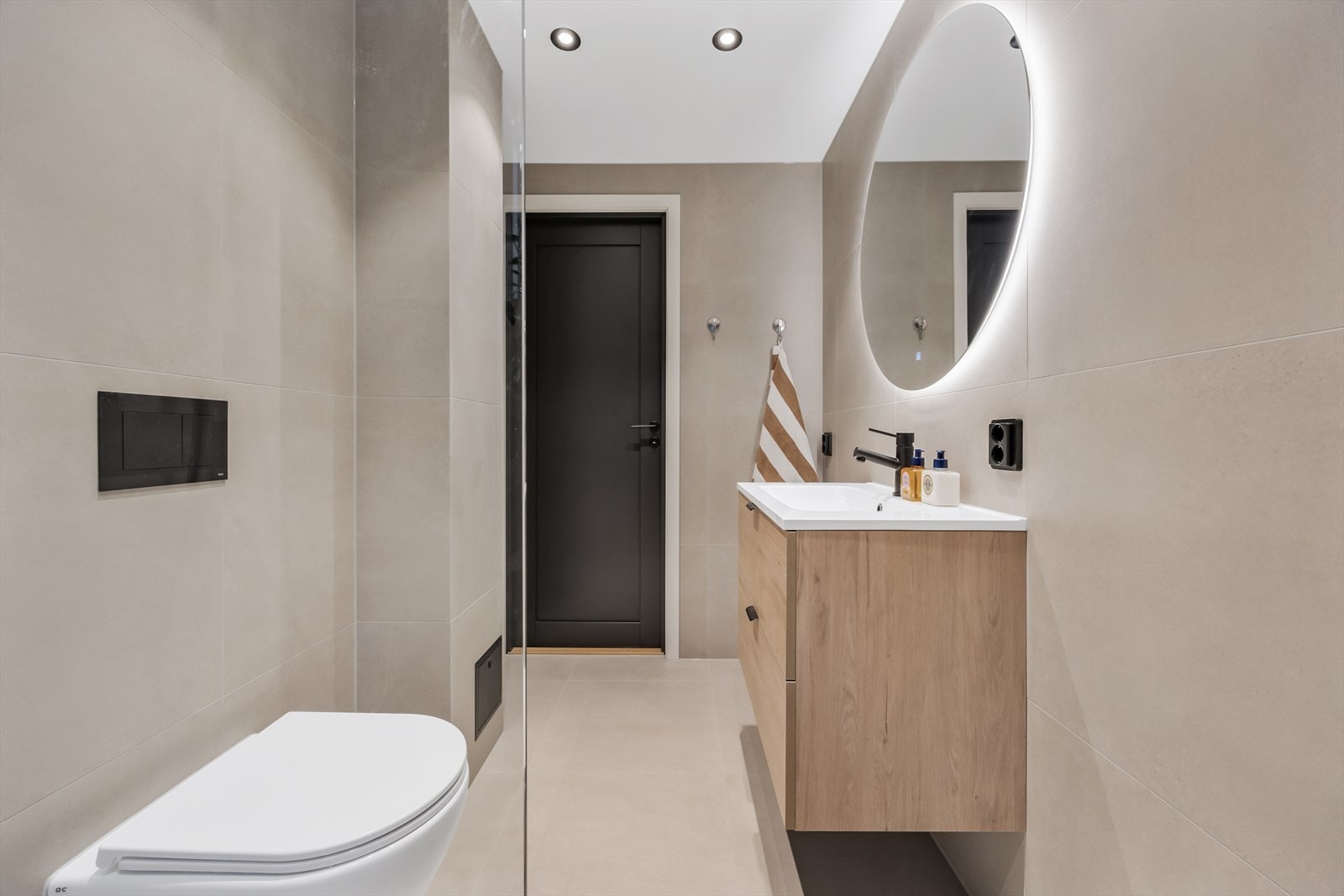 Her er det elektriske varmekabler i gulvet som gir en behagelig komfort. Galleribilde