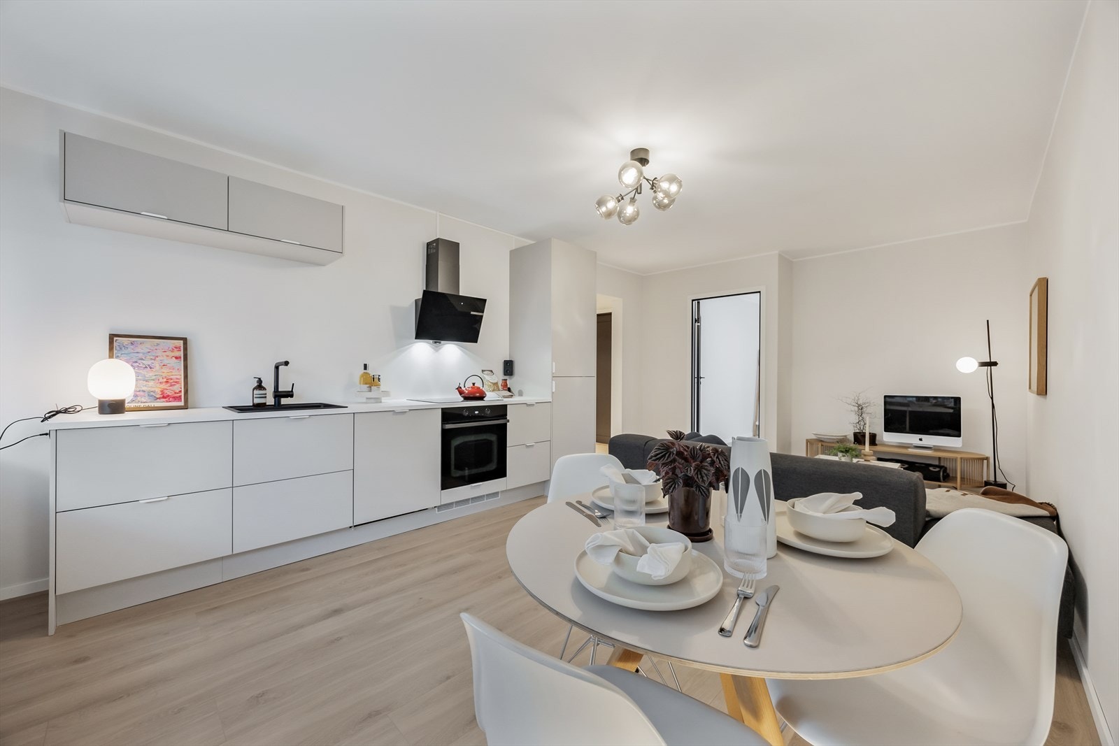 Nima Oghani presenterer Nordlisletta 22. Galleribilde