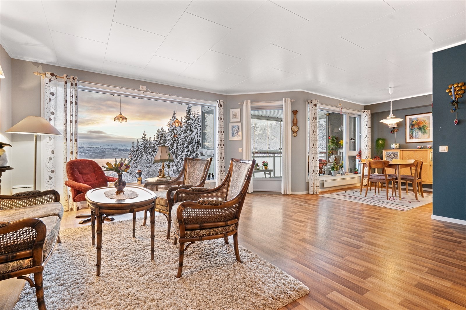 Aktiv Finnsnes presenterer Seljebergan 15! Leilighet med tre soverom i veletablert leilighetsbygg med heis, garasje og innglasset veranda. Foto: Steffen Fossbakk. Galleribilde