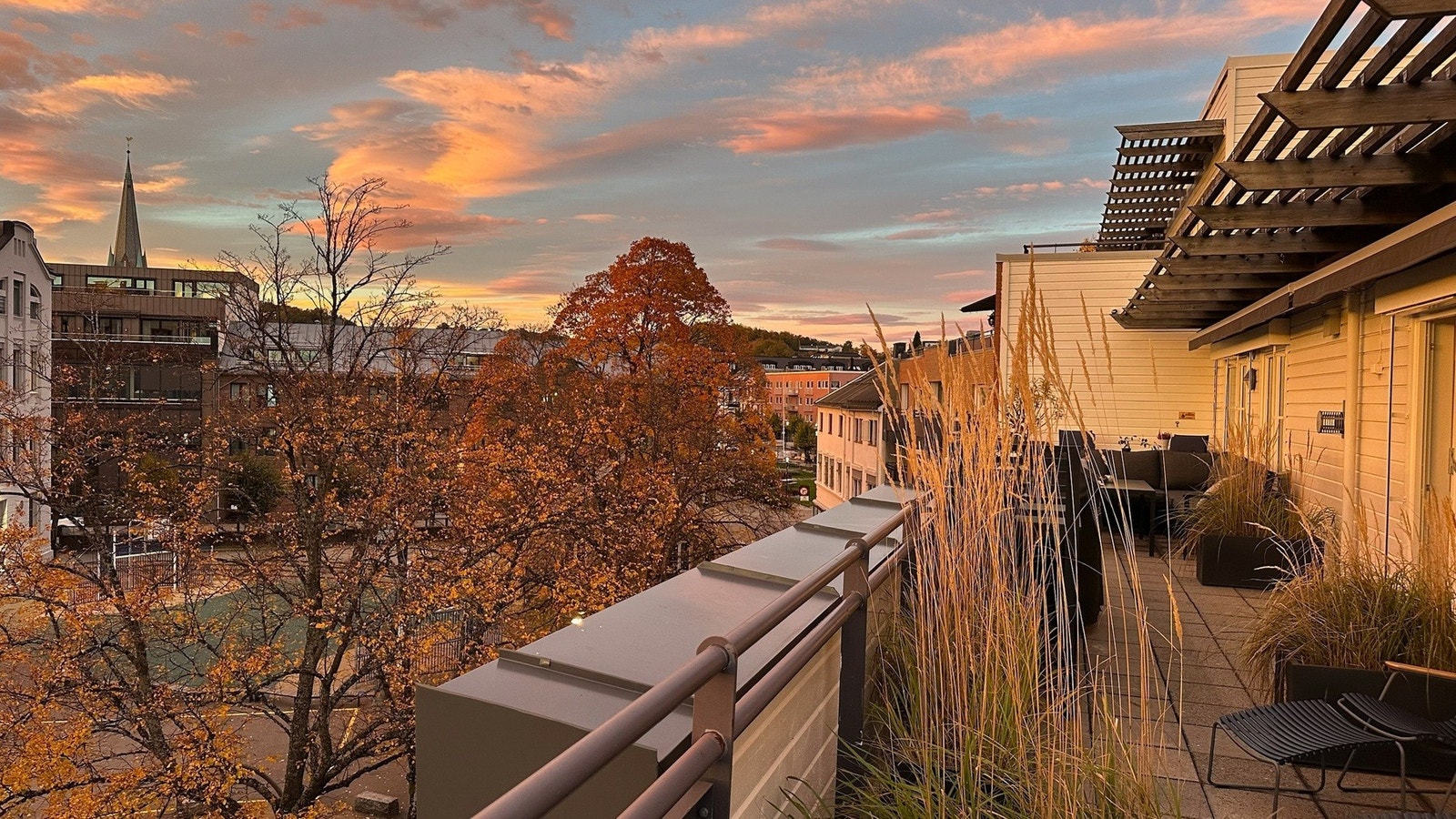 Magiske sommerkvelder med sol til sent på kveld Galleribilde