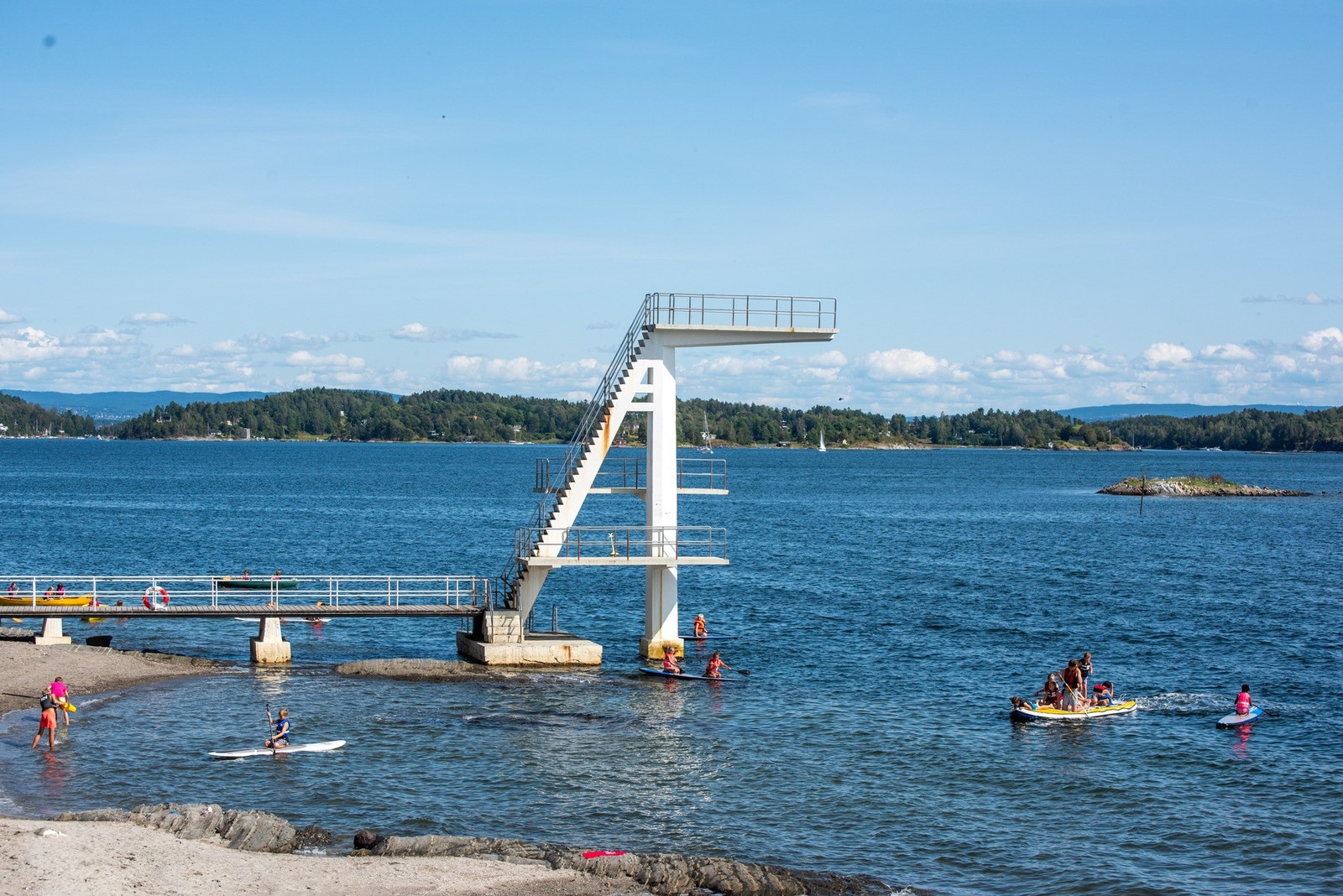 Hvalstrand bad er en liten sykkeltur unna. Galleribilde