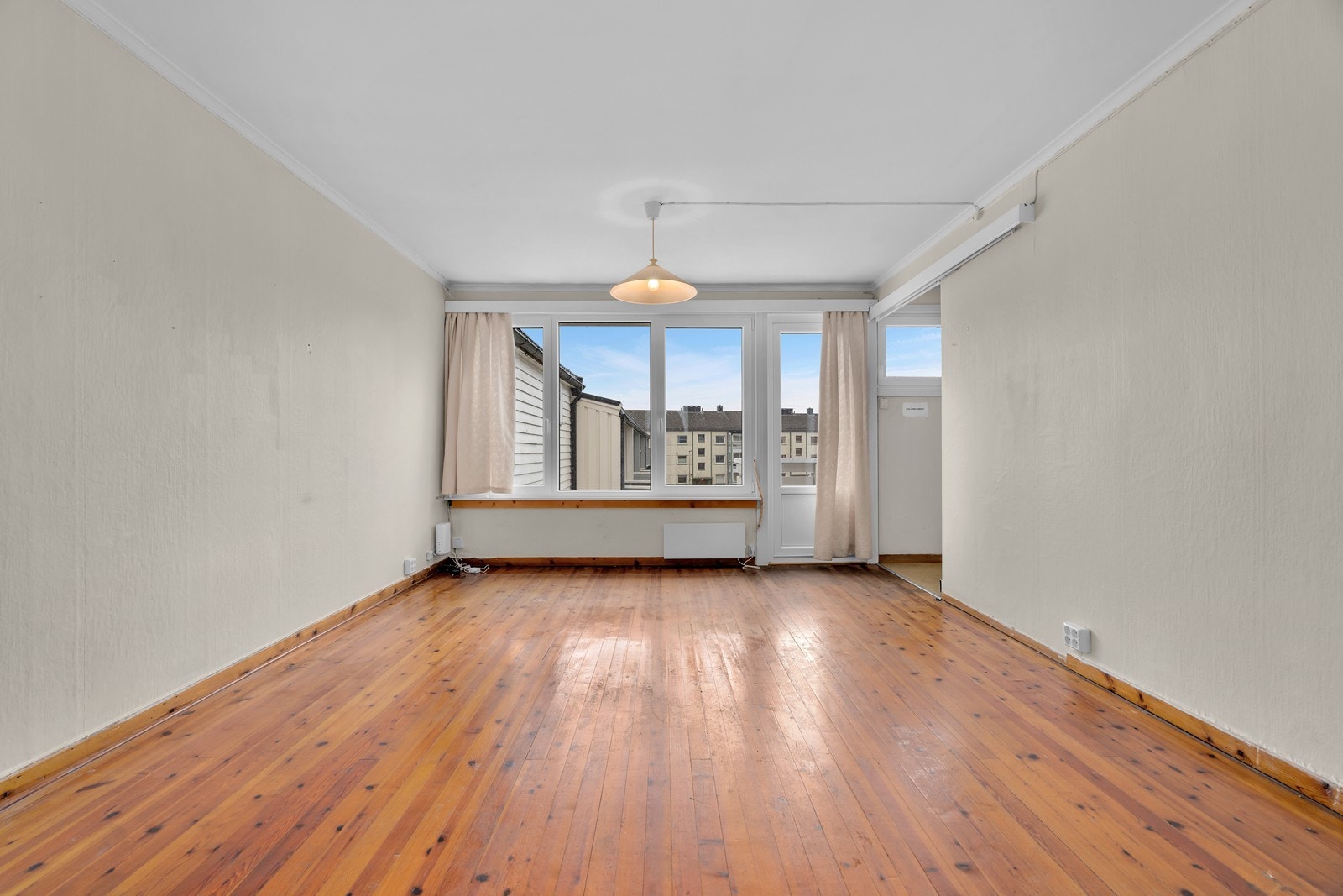 Nyere vinduer- og bakongdør Galleribilde