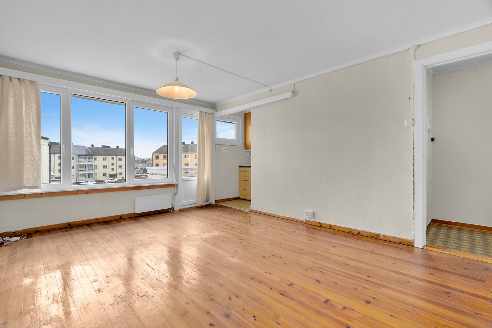 Store vinduer gir godt med naturlig lysinnslipp Galleribilde