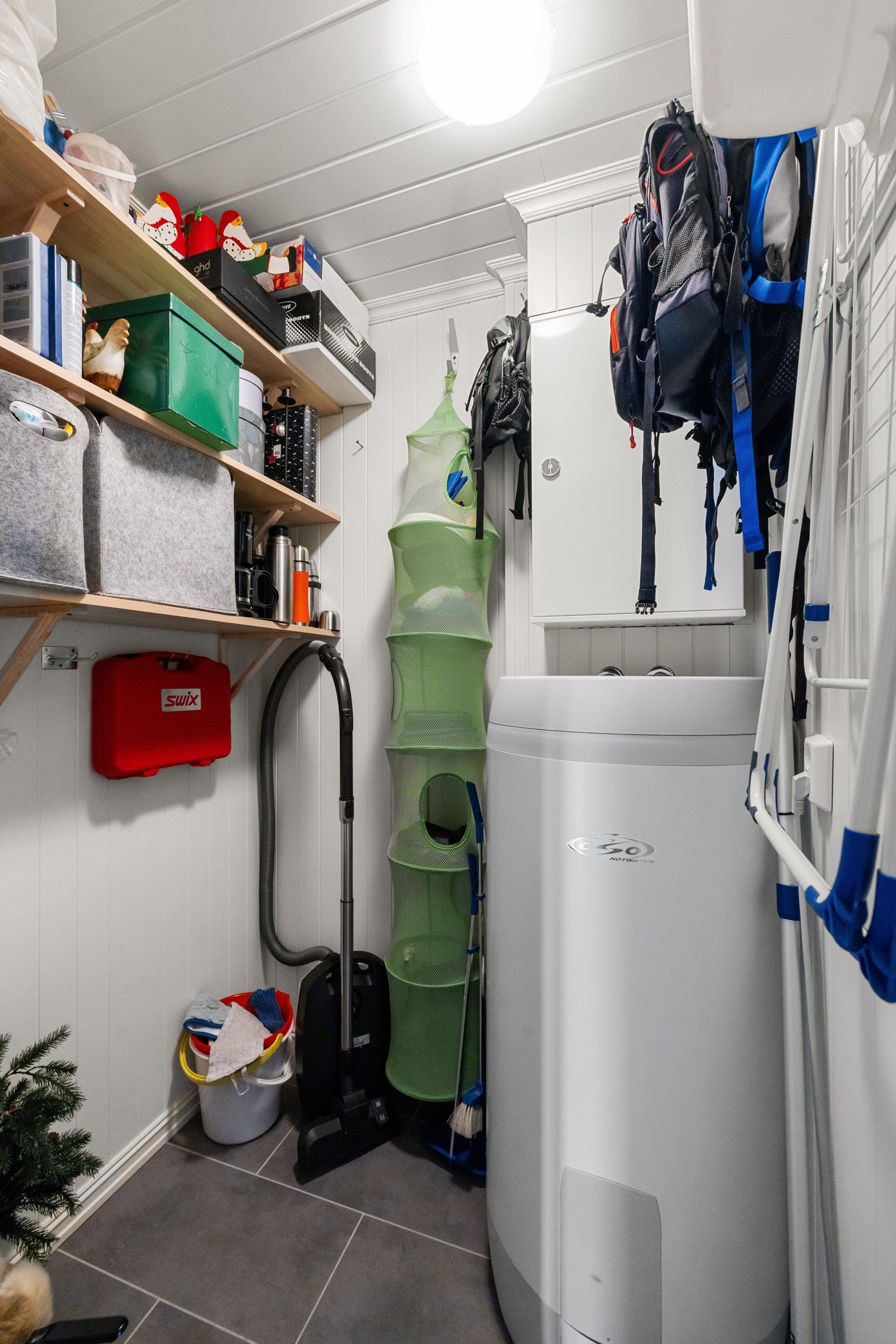 Innvendig bod. Leiligheten har i tillegg en romslig, frittstående bod ute Galleribilde