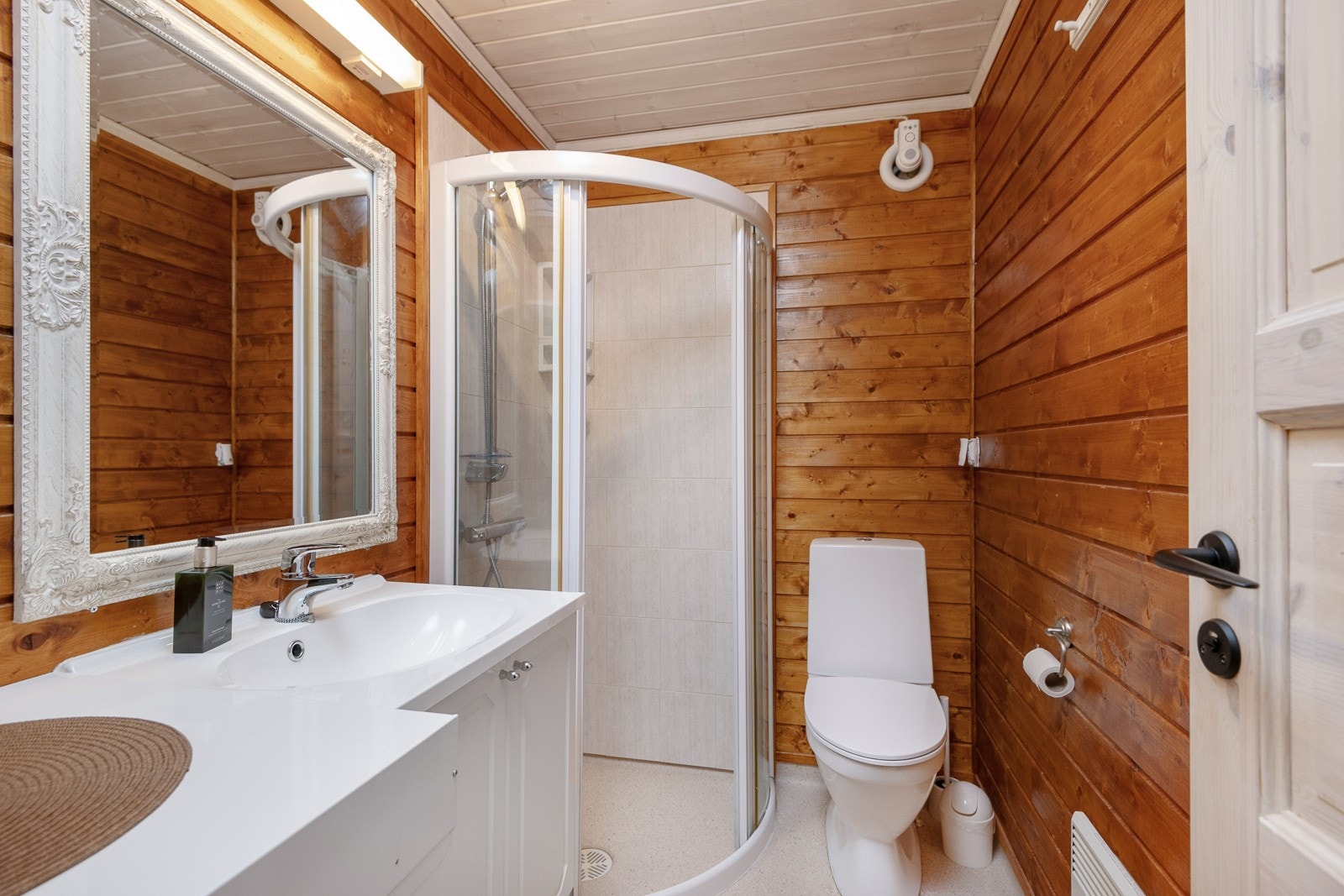 Baderommet er fra byggeår. Galleribilde