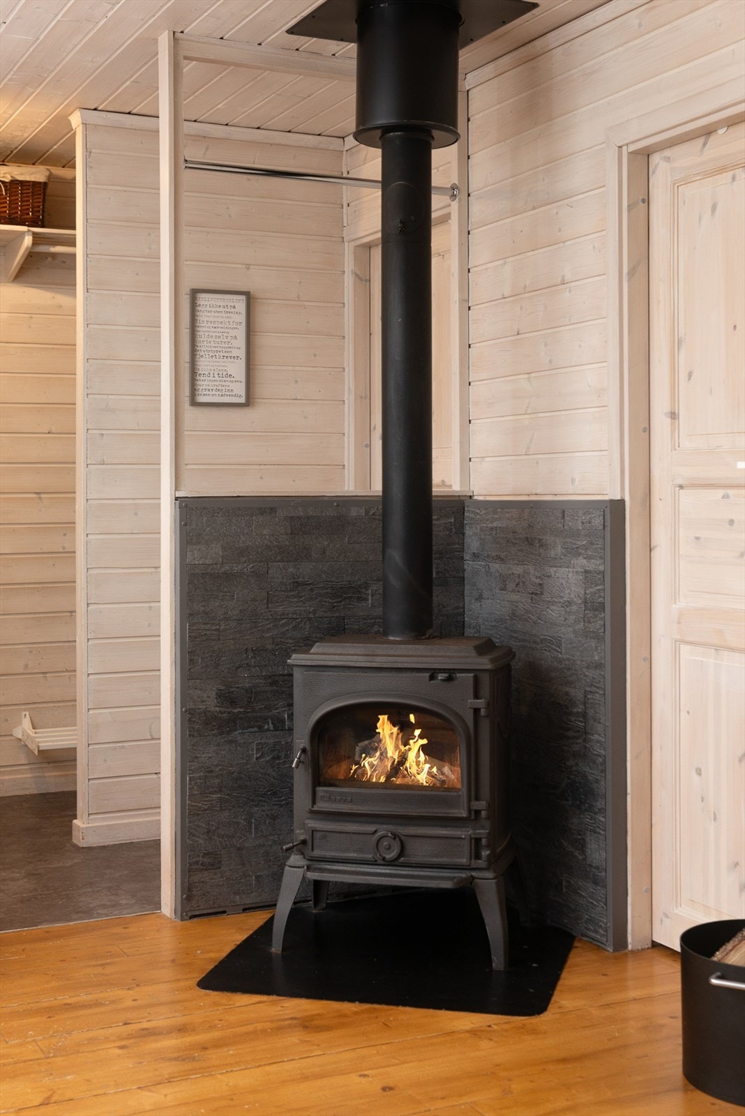 Vedovn for ekstra hygge og varme på ekstra kalde vinterdager i fjellet. Galleribilde