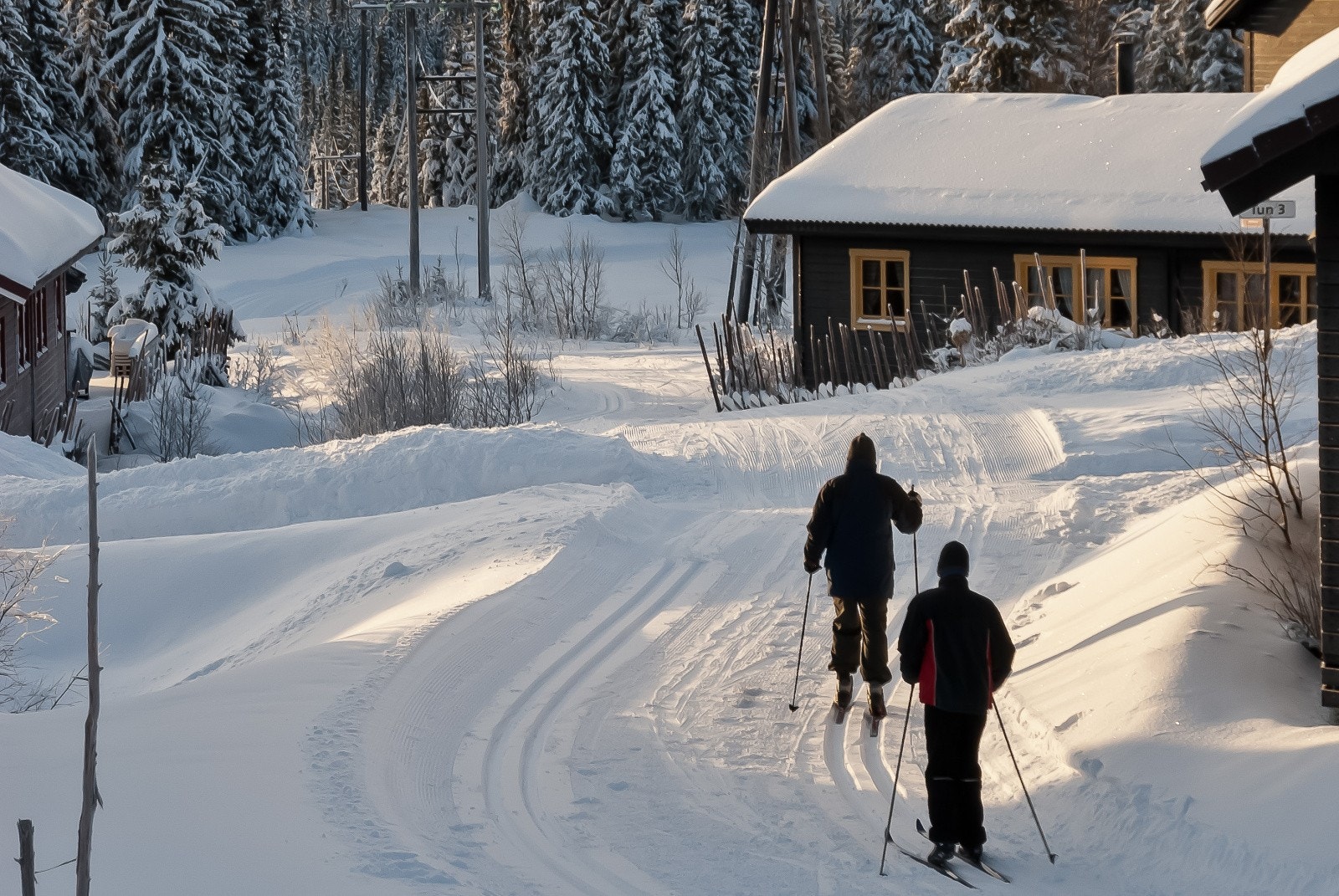 Vinterstid kan man spenne på seg langrennsskiene rett utenfor hyttedøren og nyte milevis med preparerte skiløyper. Galleribilde