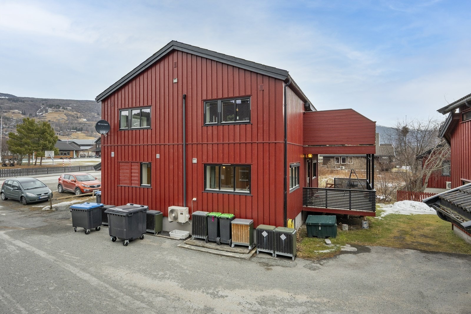 Det er fast p-plass rett utenfor døren. Galleribilde