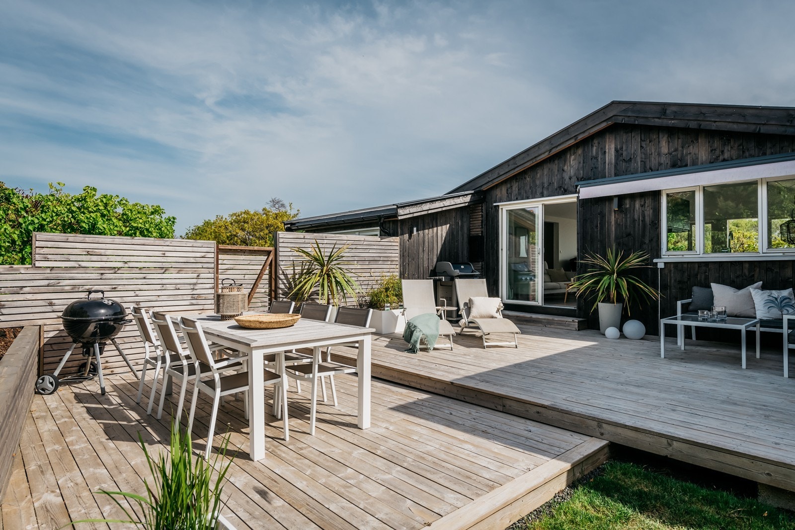 Meget solrik terrasse på vestsiden Galleribilde