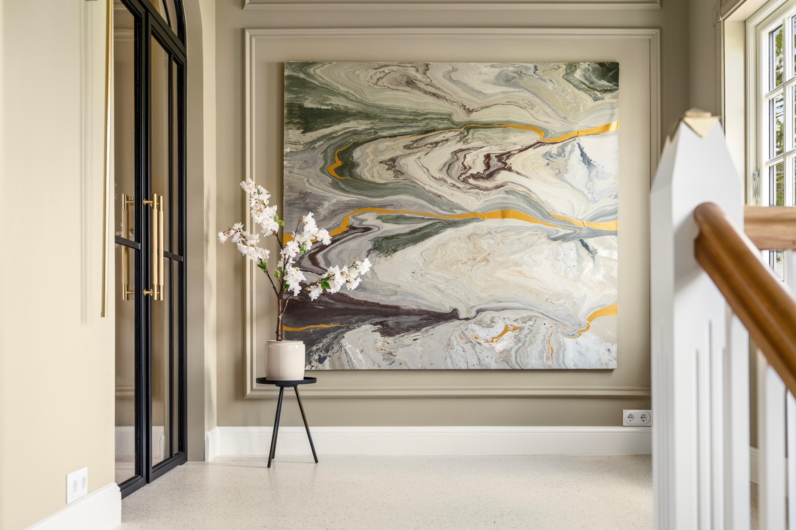 Velkommen inn i det som kanskje er blitt Stavangers vakreste hjem - en ærverdig jugendvilla, gjenreist til fordums prakt og innredet for det moderne mennesket. Galleribilde