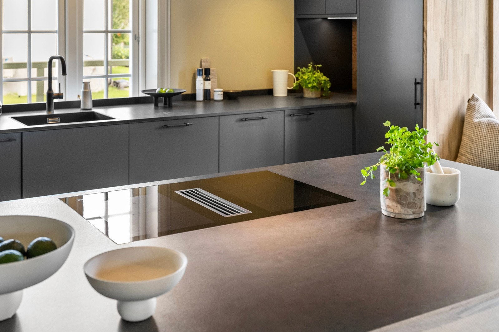 Det hele er skreddersydd i flukt med veggen og fremstår eksklusivt. Galleribilde