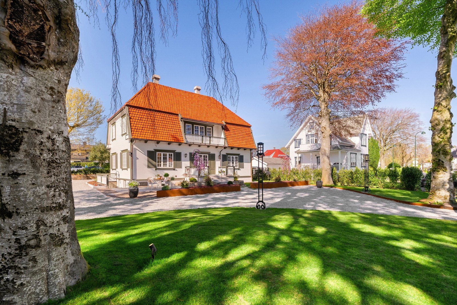 Bygget i jugendstil fra 1910 ble tegnet av arkitekt Erik Erga, som bare var 21 år. Galleribilde