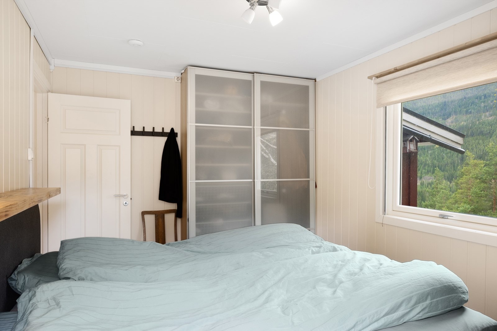 Oppbevaringsplass i skyvedørsgarderobe. Galleribilde