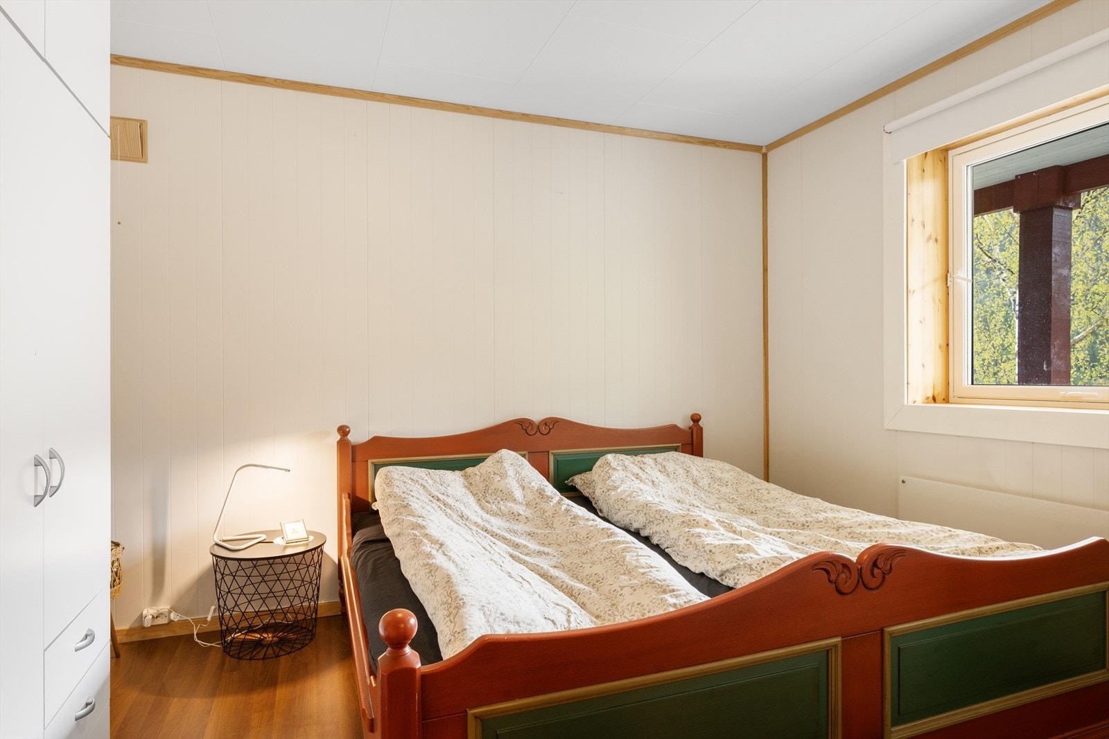 Soverommet har plass til dobbeltseng og garderobeskap. Galleribilde