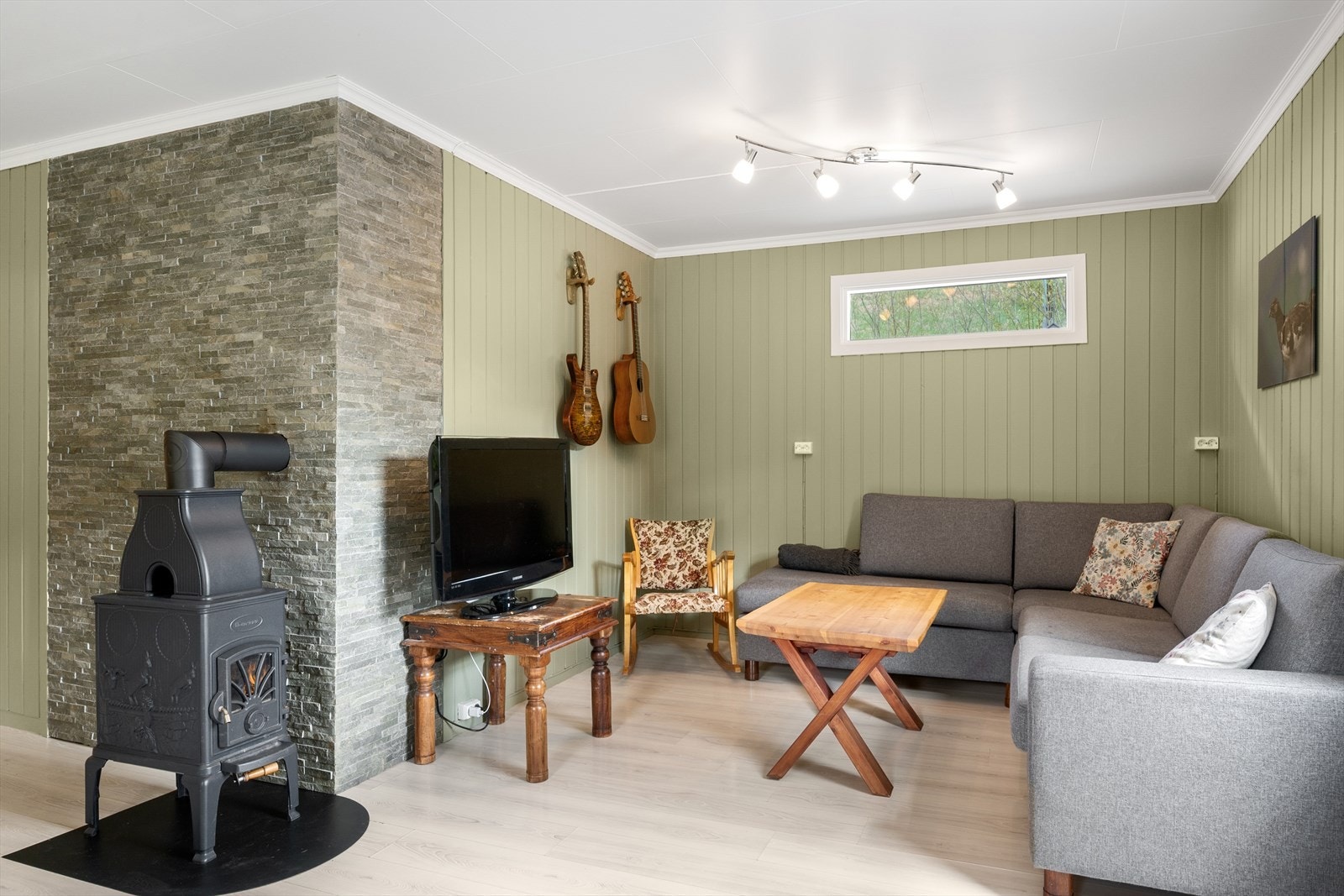 En pen vedovn gir god varme på kalde dager. Galleribilde