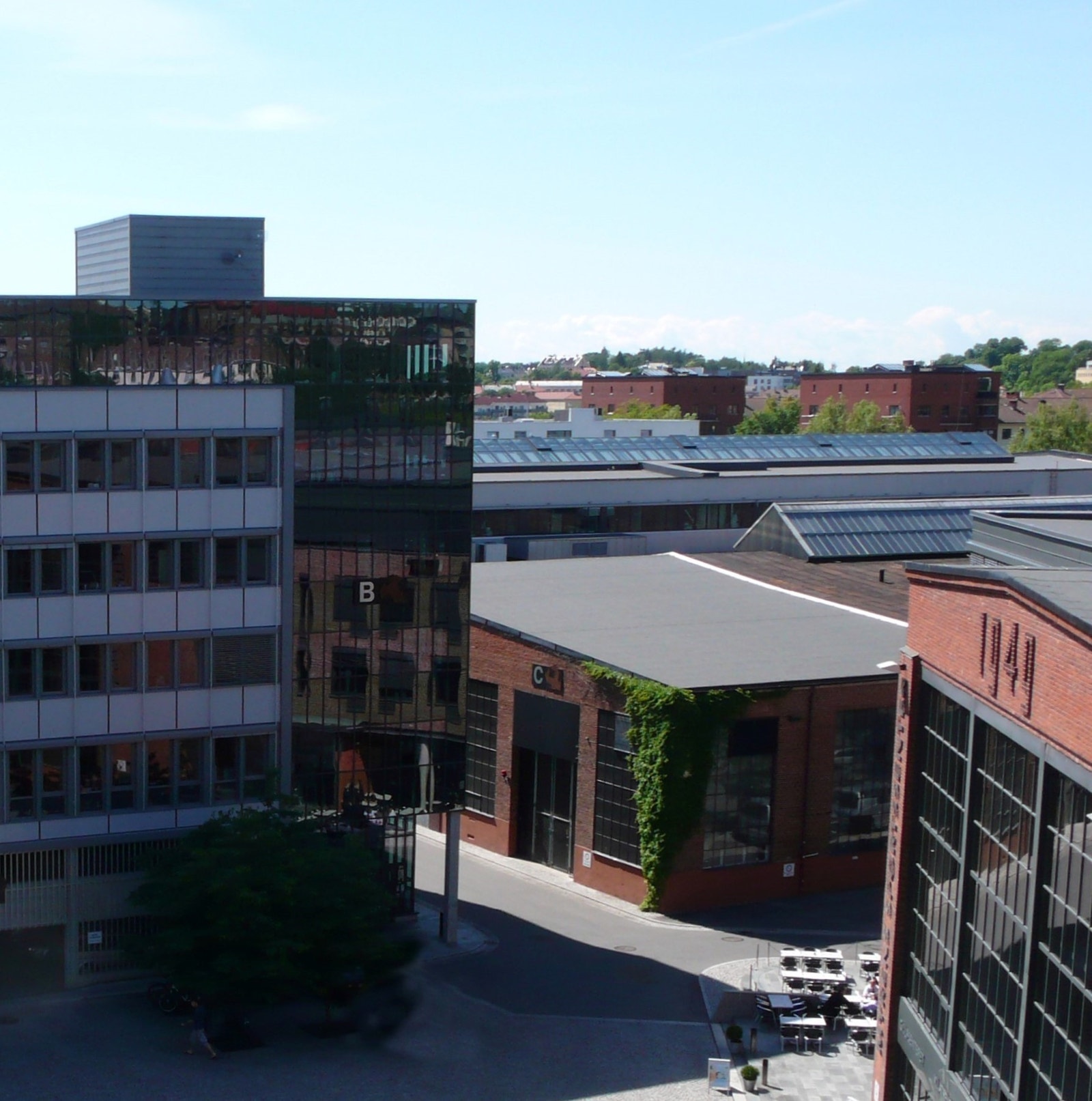 Sentralt plassert, rett ved Myrens Sportssenter og Klatreverket Galleribilde