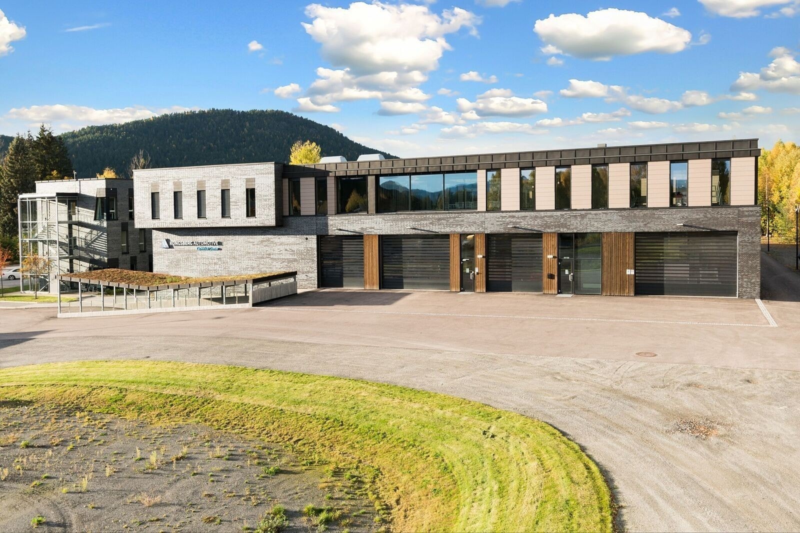 Inngang fra siden av bygget Galleribilde