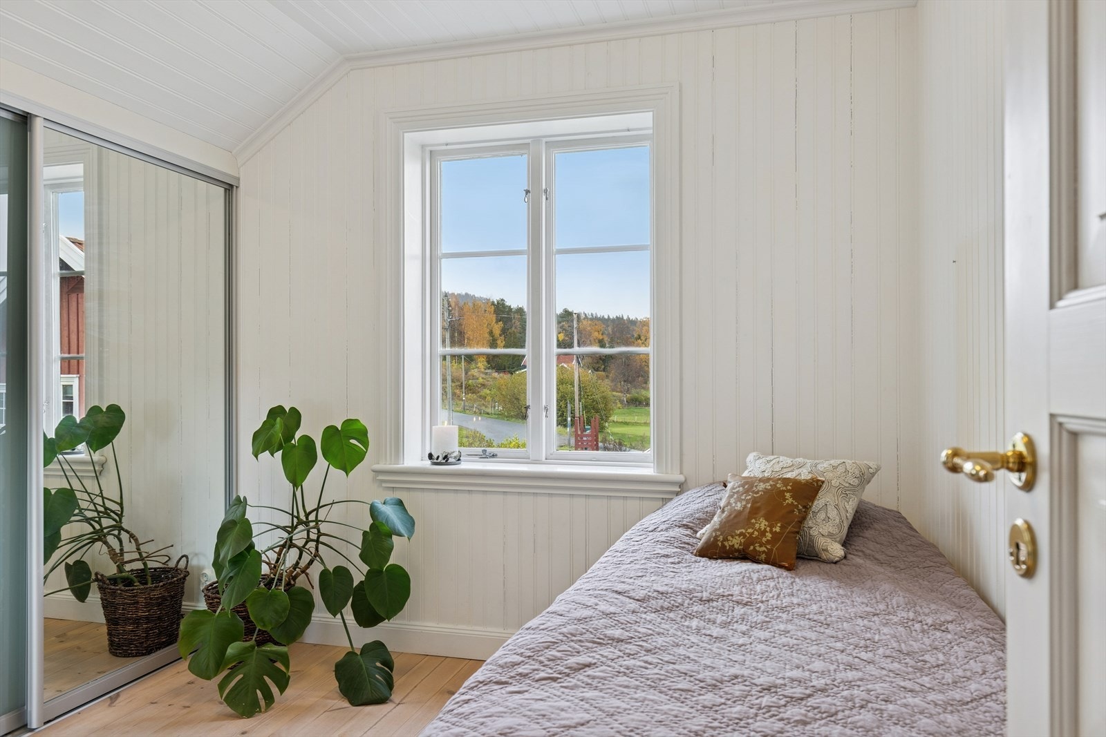 Ypperlig som barnerom, gjesterom eller hjemmekontor. Galleribilde