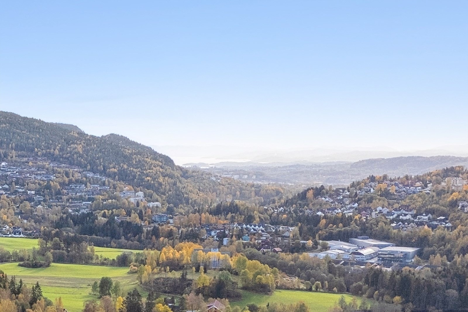 Sjøgløtt fra eiendommen. Galleribilde