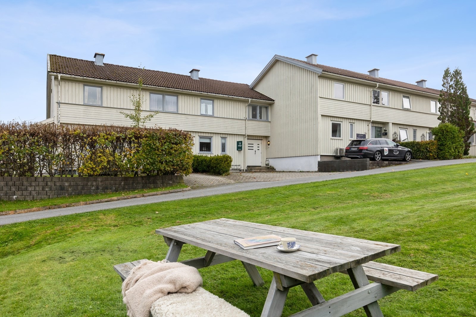 Frydenlund - et av Sandefjords mest attraktive områder! Her bor du sentralt med kort vei til barnehager, skoler, dagligvare og sentrum - perfekt for en aktiv hverdag. Galleribilde