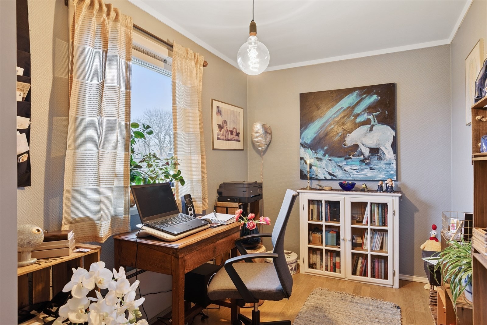 Soverom 3 - et fleksibelt rom som passer perfekt som gjesterom, barnerom eller hjemmekontor, tilpasset dine behov. Galleribilde