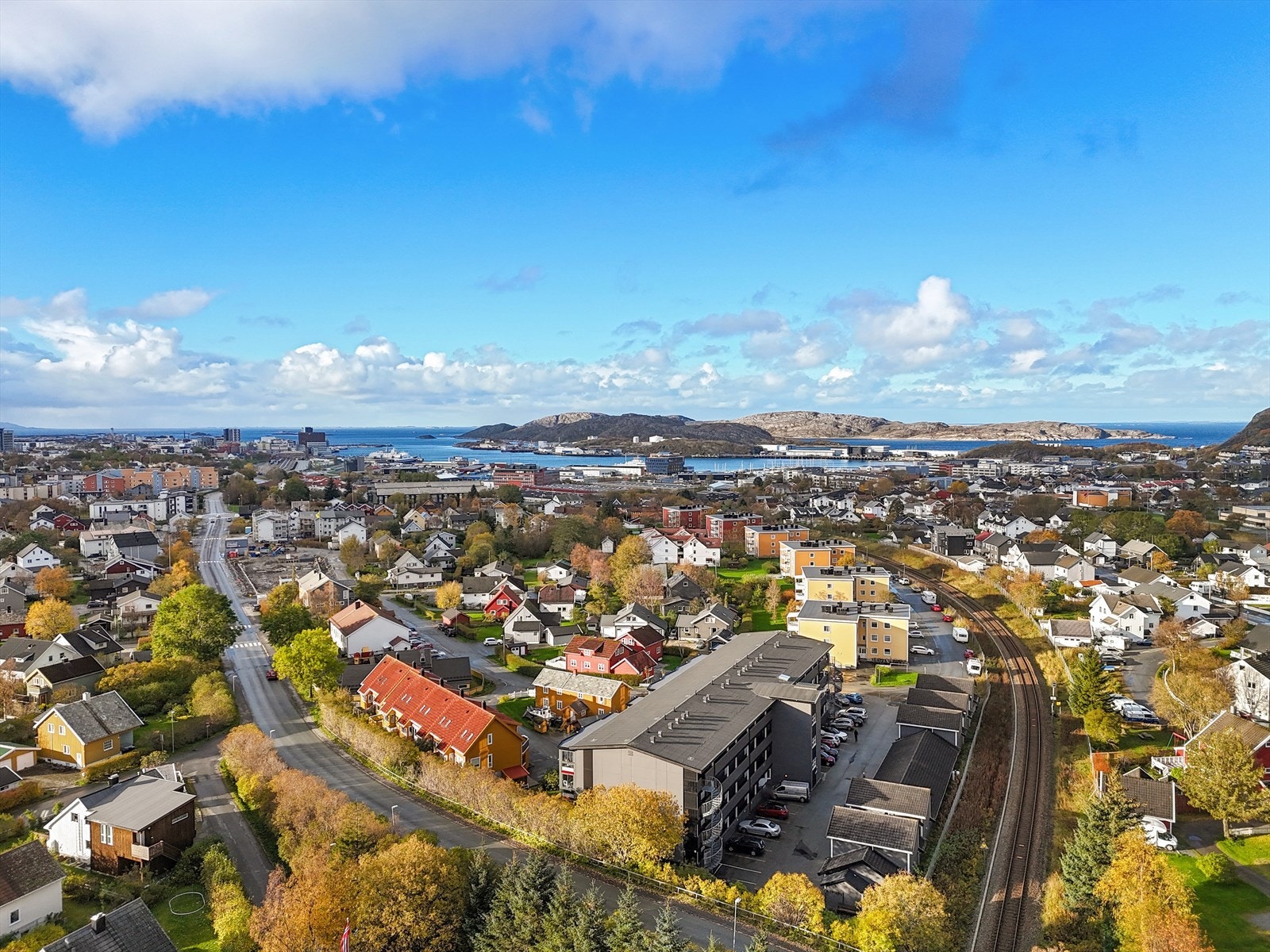 Området byr på kort vei til dagligvare, bussforbindelser og flotte turområder. Galleribilde