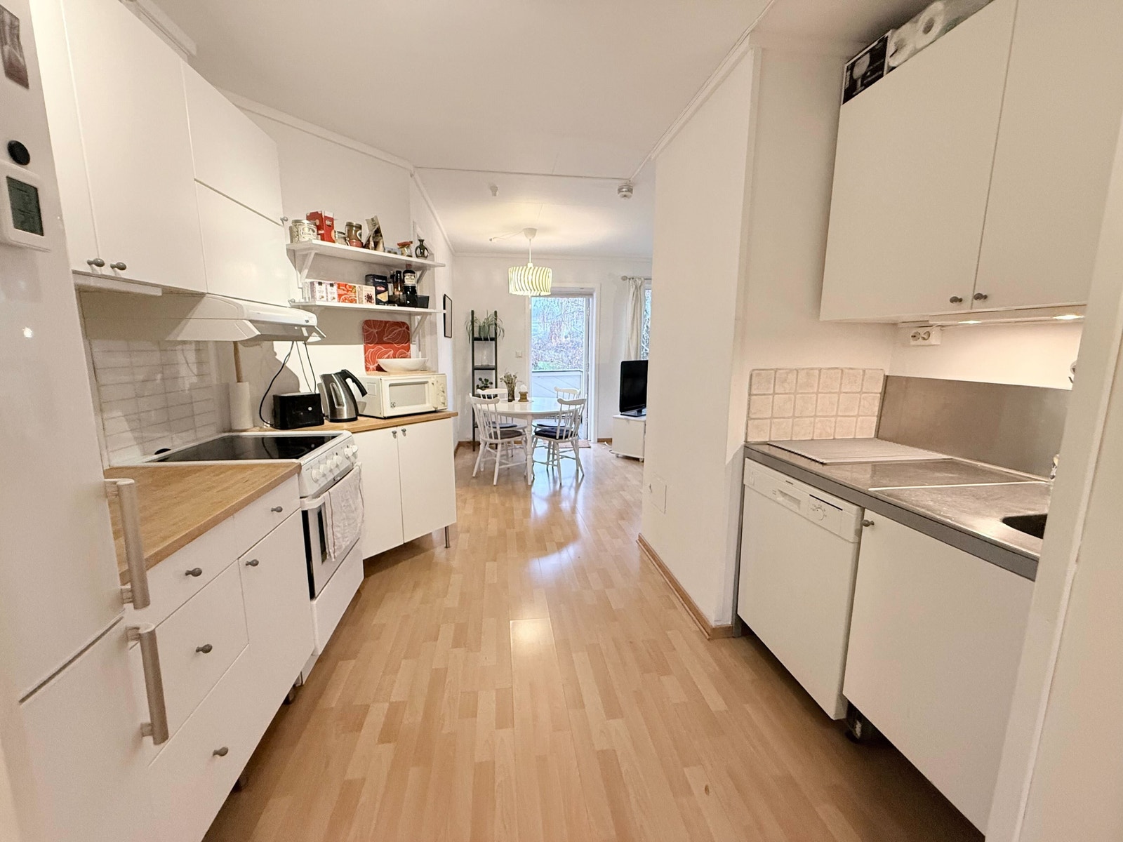 Fra gangen kommer man inn i kjøkkenavdelingen Galleribilde